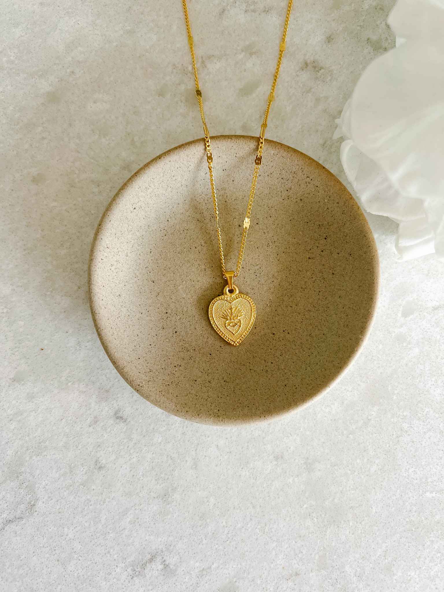 Sacred Heart Necklace for Women - Elegant Heart Shaped Pendant with 18K Gold Plating - Perfect Gift for Valentine's Day, Anniversary & Religious Occasions