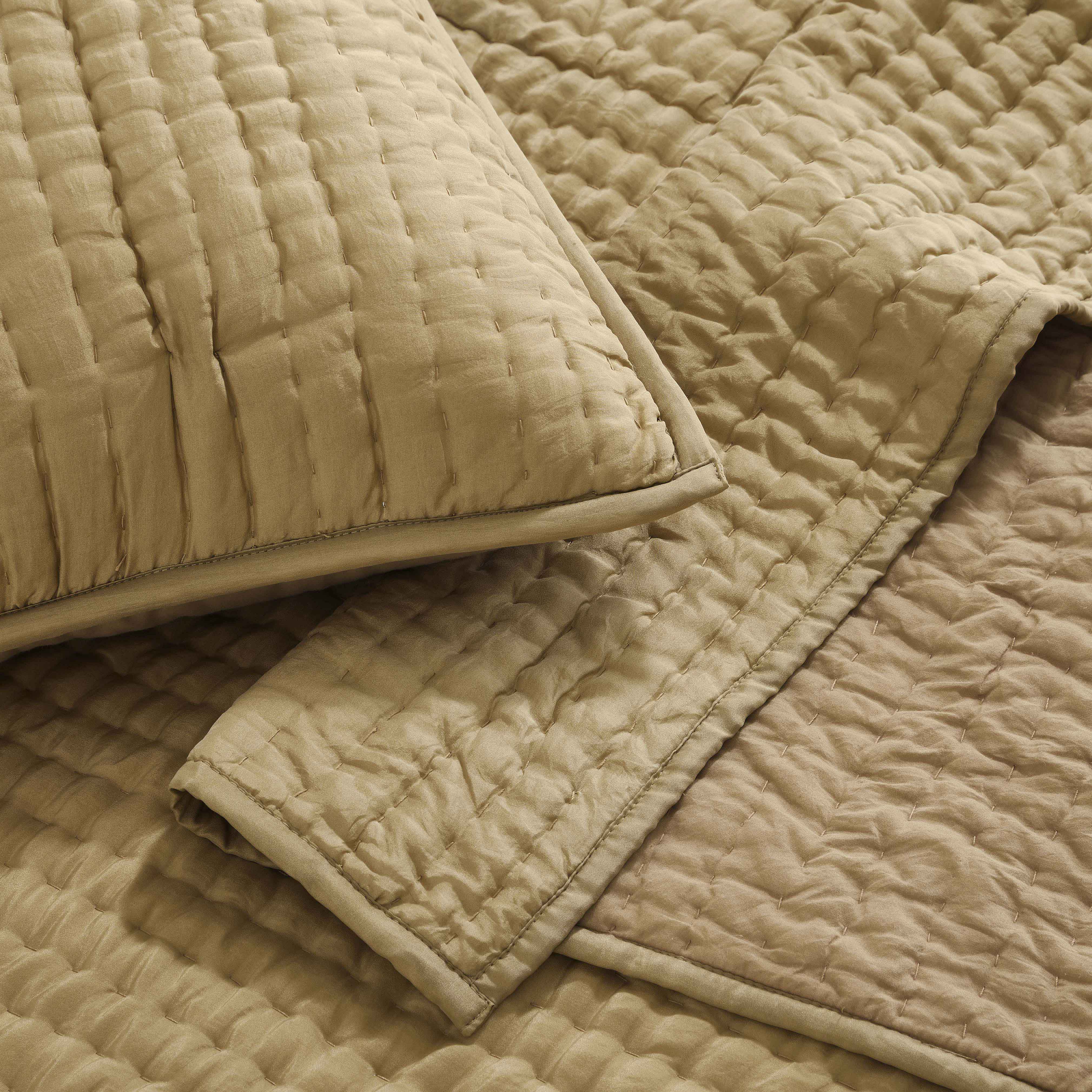 Bella 100% Pure Silk Pick Stitch Medium Weight Quilt & Sham Set - Queen Size Luxury Bedding for Elegant Bedroom Decor & Cozy Sleep