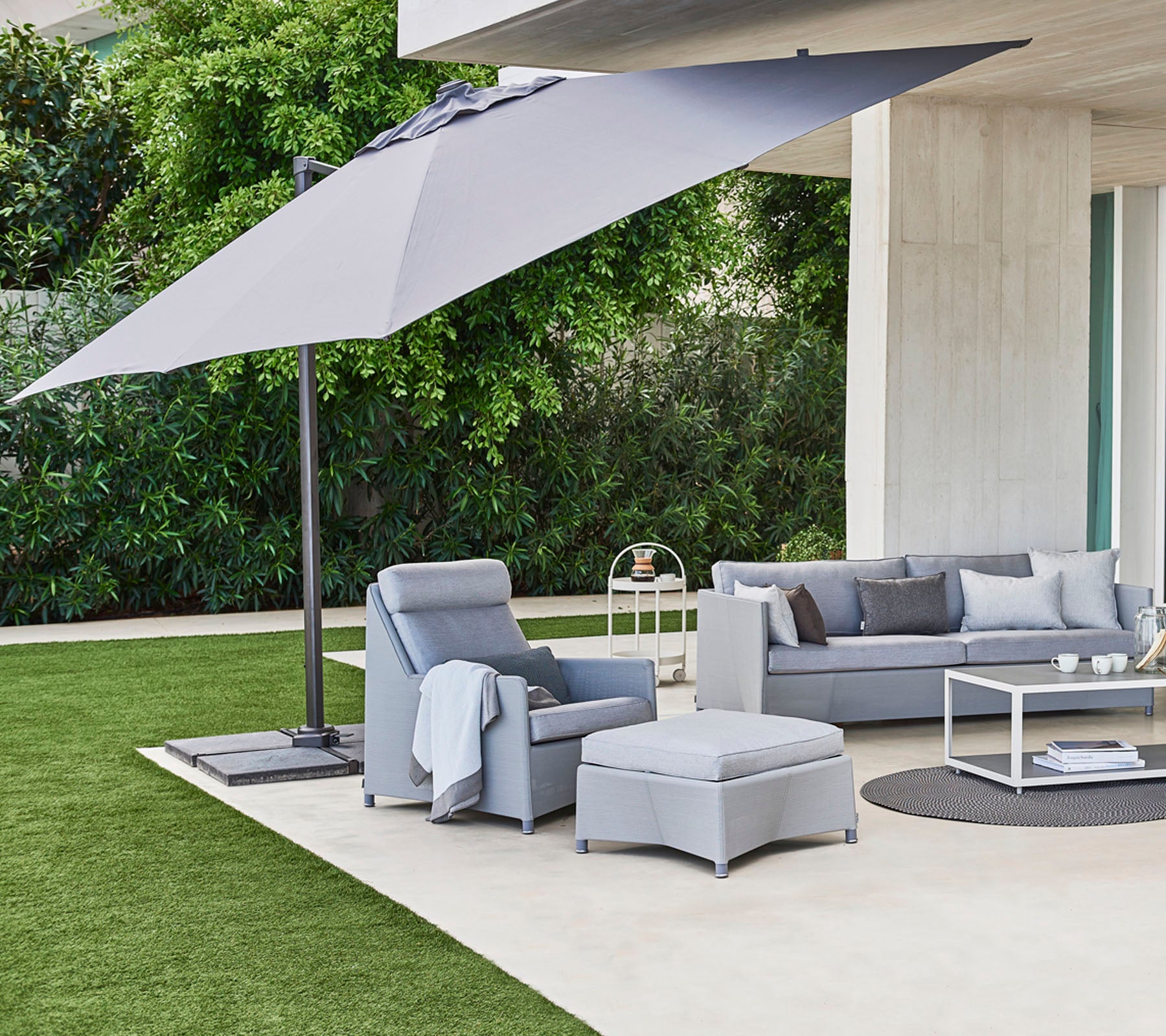 Hyde Luxe Tilt Parasol - 3x3m Large Outdoor Patio Umbrella for Garden, Poolside, and Beach Use