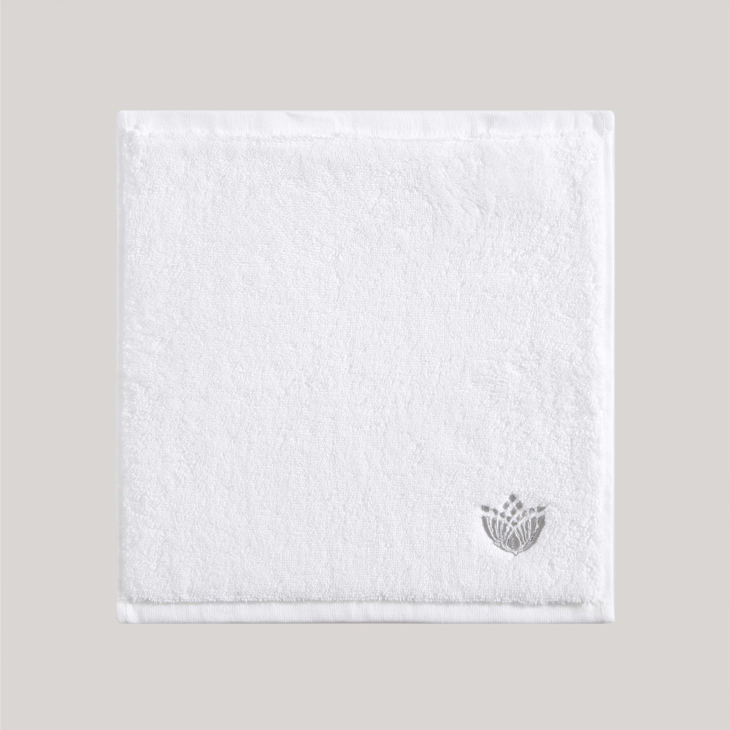 Pure Parima Superior Egyptian Cotton Bath Towels - Ultra Soft & Plush Luxury Bathroom Essentials for Spa, Shower & Guest Use | Extra Thick & Absorbent Bath Sheets for Home, Apartment & Hotel