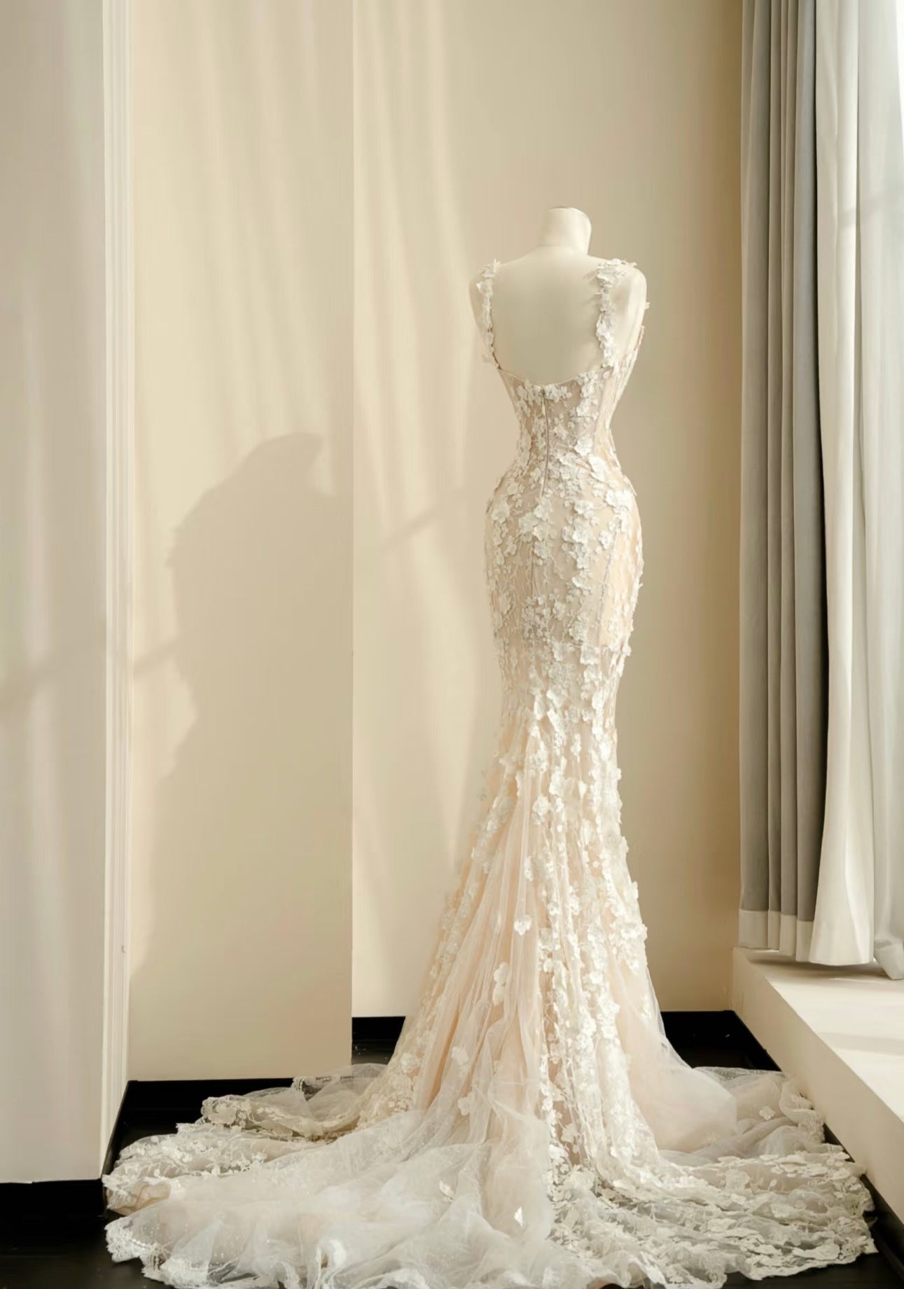 Elegant Mermaid Lace Wedding Dress - Bridal Gown for Formal Evening Events & Beach Weddings - Style J6603