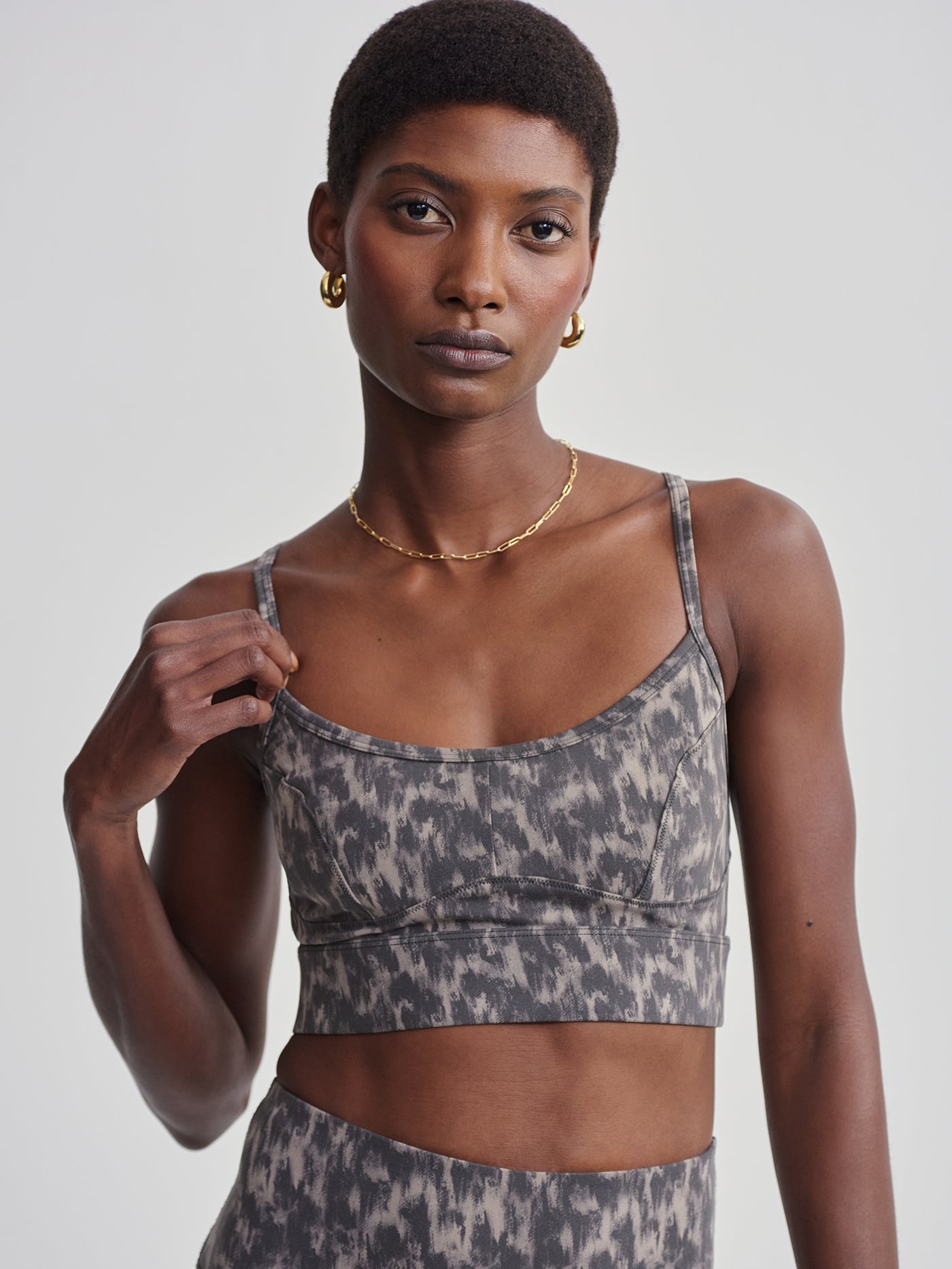 Varely Move Irena Bra - Abstract Motion Texture Wireless Comfortable Sports Bra for Women - Perfect for Yoga, Running & Gym Workouts