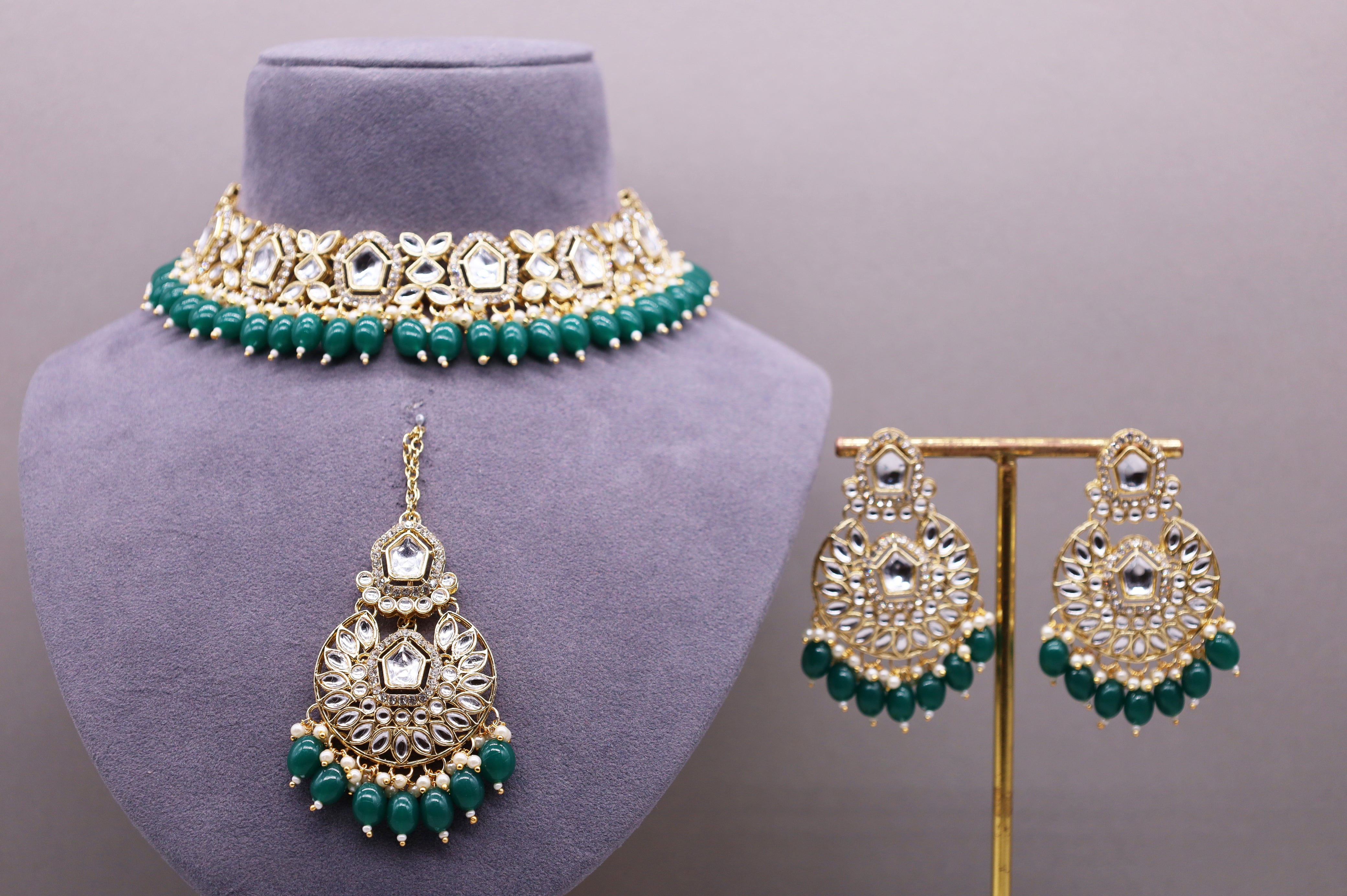 Vaishnavi Kundan Jewelry Set - Traditional Indian Bridal Necklace, Earrings & Maang Tikka Set for Weddings & Festive Occasions