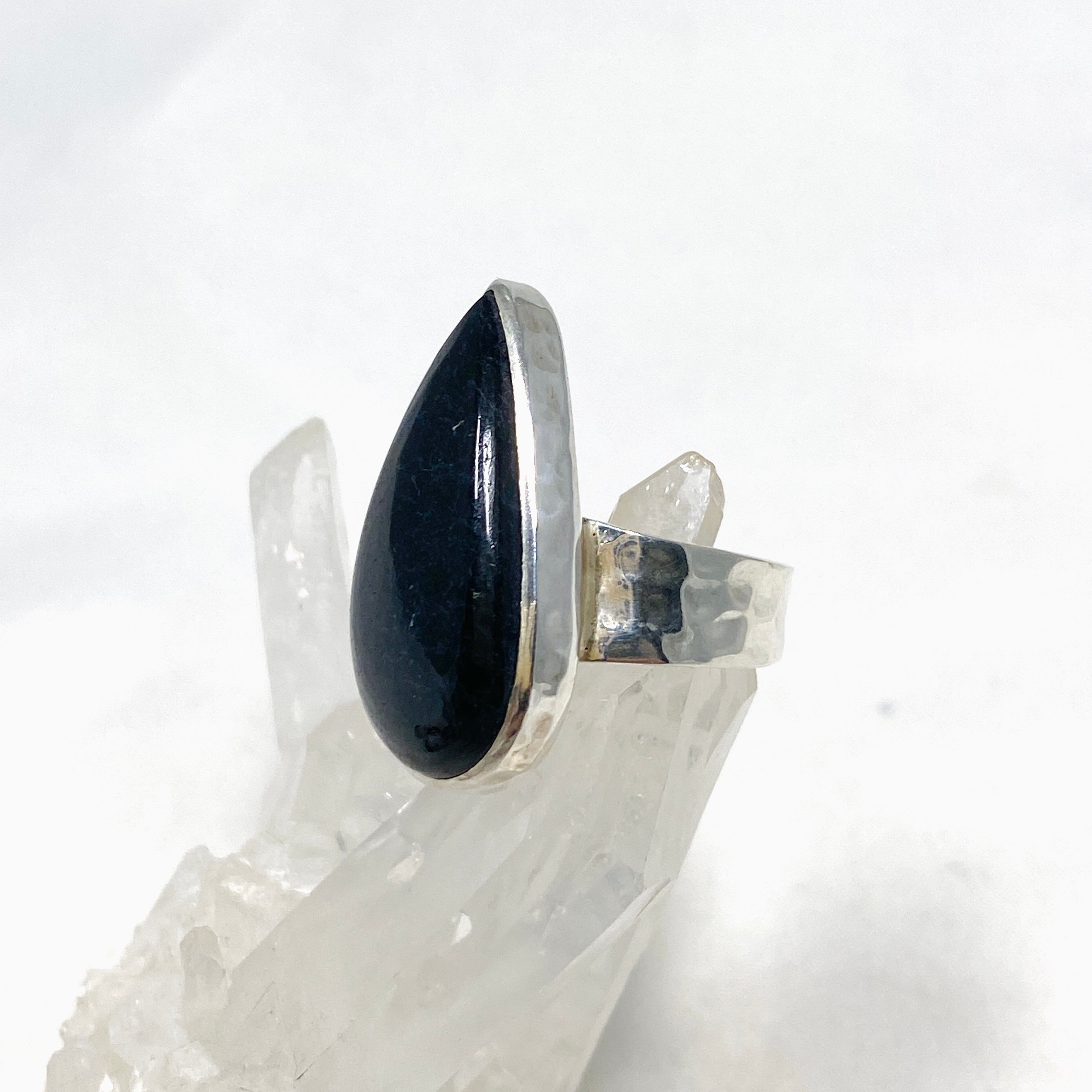 Black Tourmaline Teardrop Hammered Band Ring for Women - Size 7 - KRGJ2874 - Perfect for Spiritual Healing, Energy Protection & Everyday Fashion Jewelry