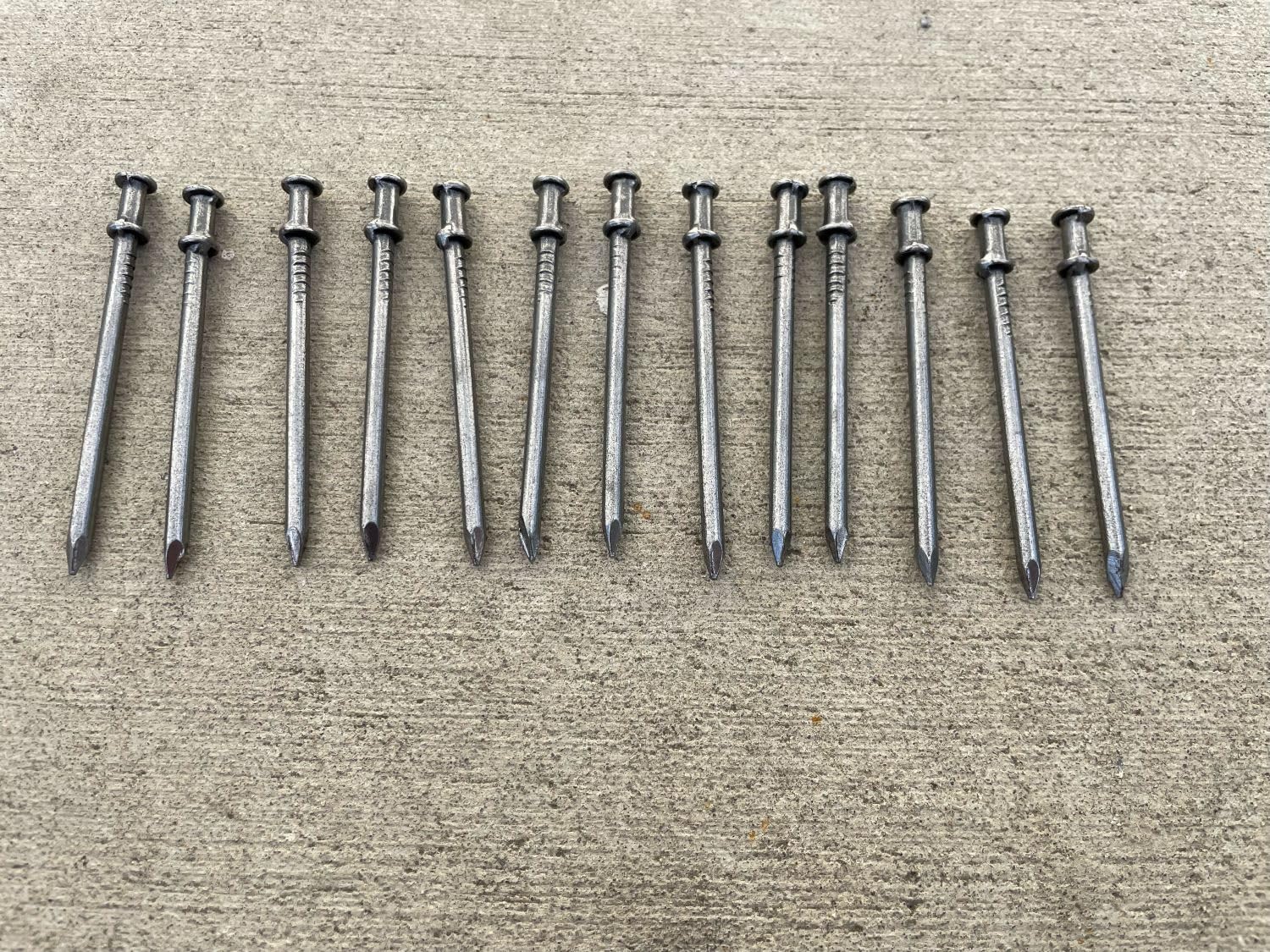Sandbaggy 8d Duplex Nails (2.55 Inch) - Heavy Duty 10 Gauge Steel Construction Nails with Smooth Shank & Double Head - for Concrete Forms, Scaffolding, Temporary Structures (Pack of 12,000) - Ideal for Construction Sites, DIY Projects, and Woodworking