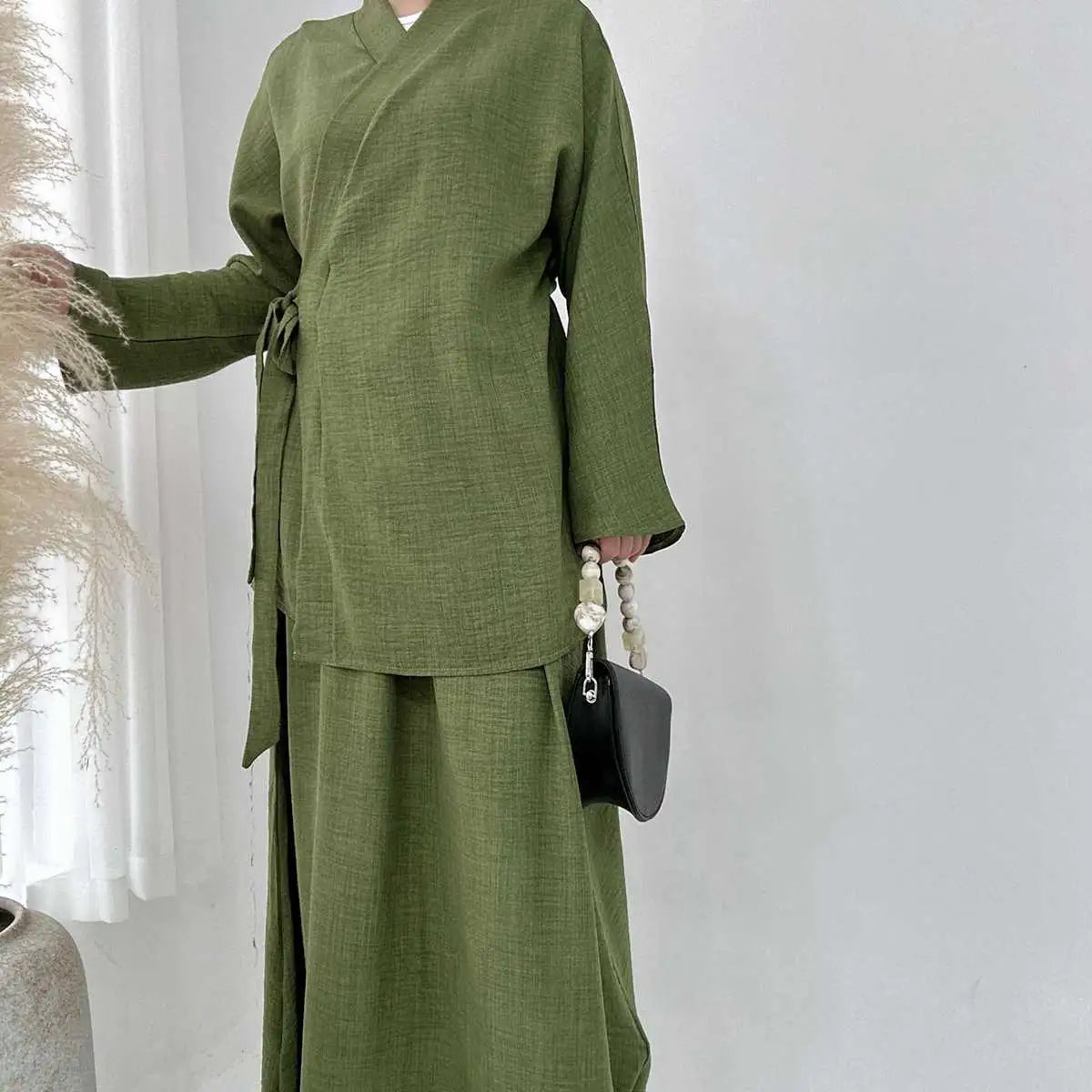 Elegant Muslim Women's Wrinkle-Free 2-Piece Skirt Suit Set with Modest Top & Flowy Skirt - Perfect for Prayer, Work & Special Occasions