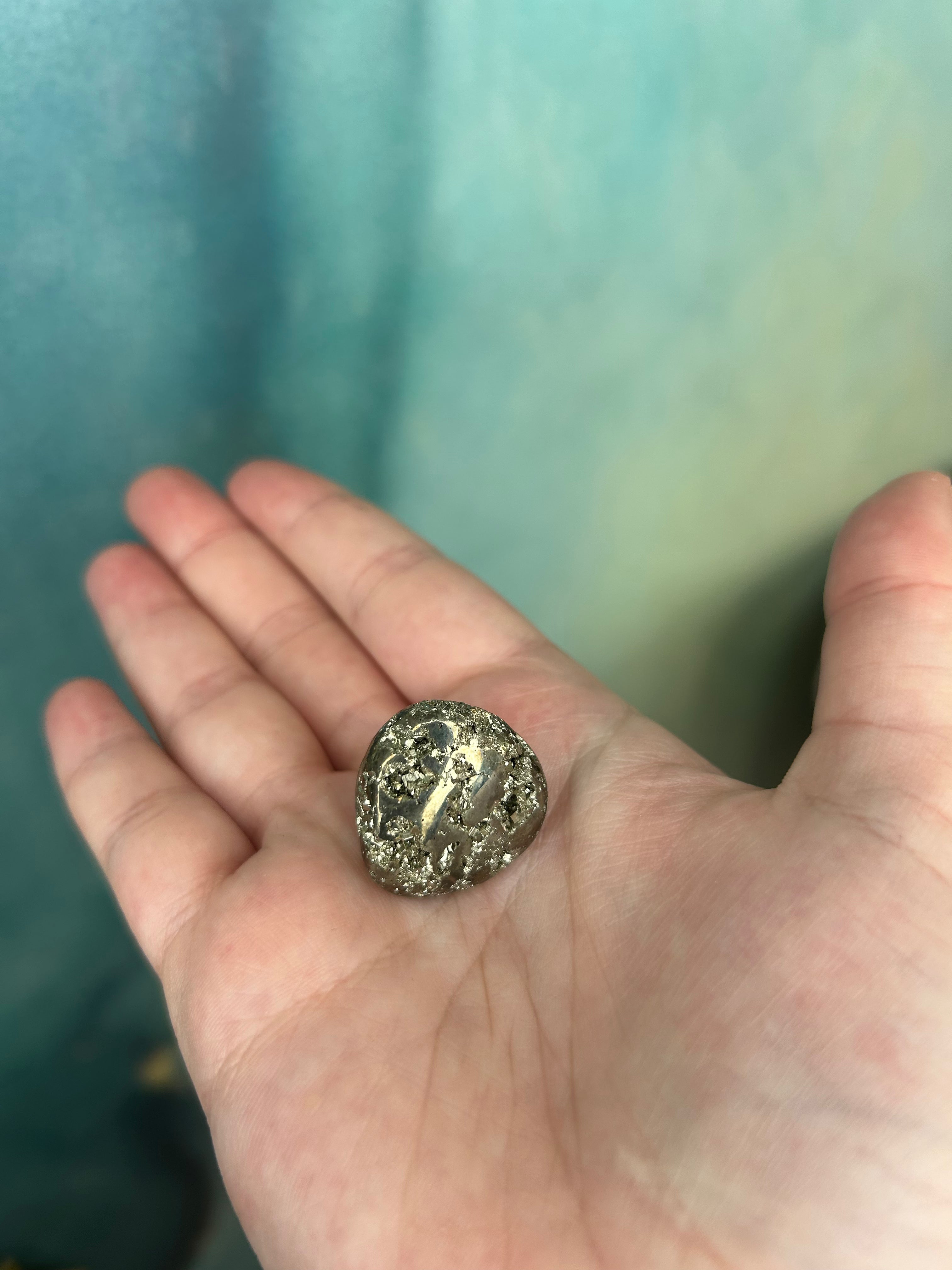 Pyrite Tumbled Stones for Makeup Altar – Natural Healing Crystals for Meditation, Home Decor & Spiritual Gifts