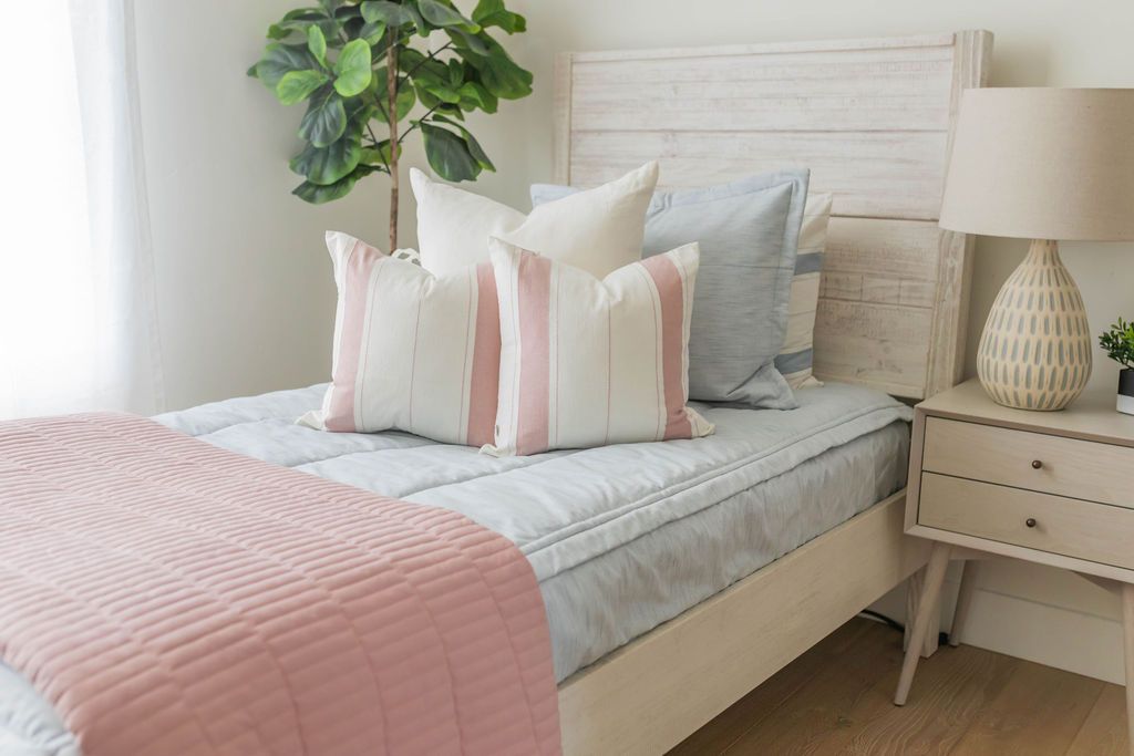Luxury Soft Fleece Blanket - Ultra Cozy & Warm Throw for Bed, Couch, and Travel - Riley Luxe Blanket - Perfect for Home, Office, and Gifts