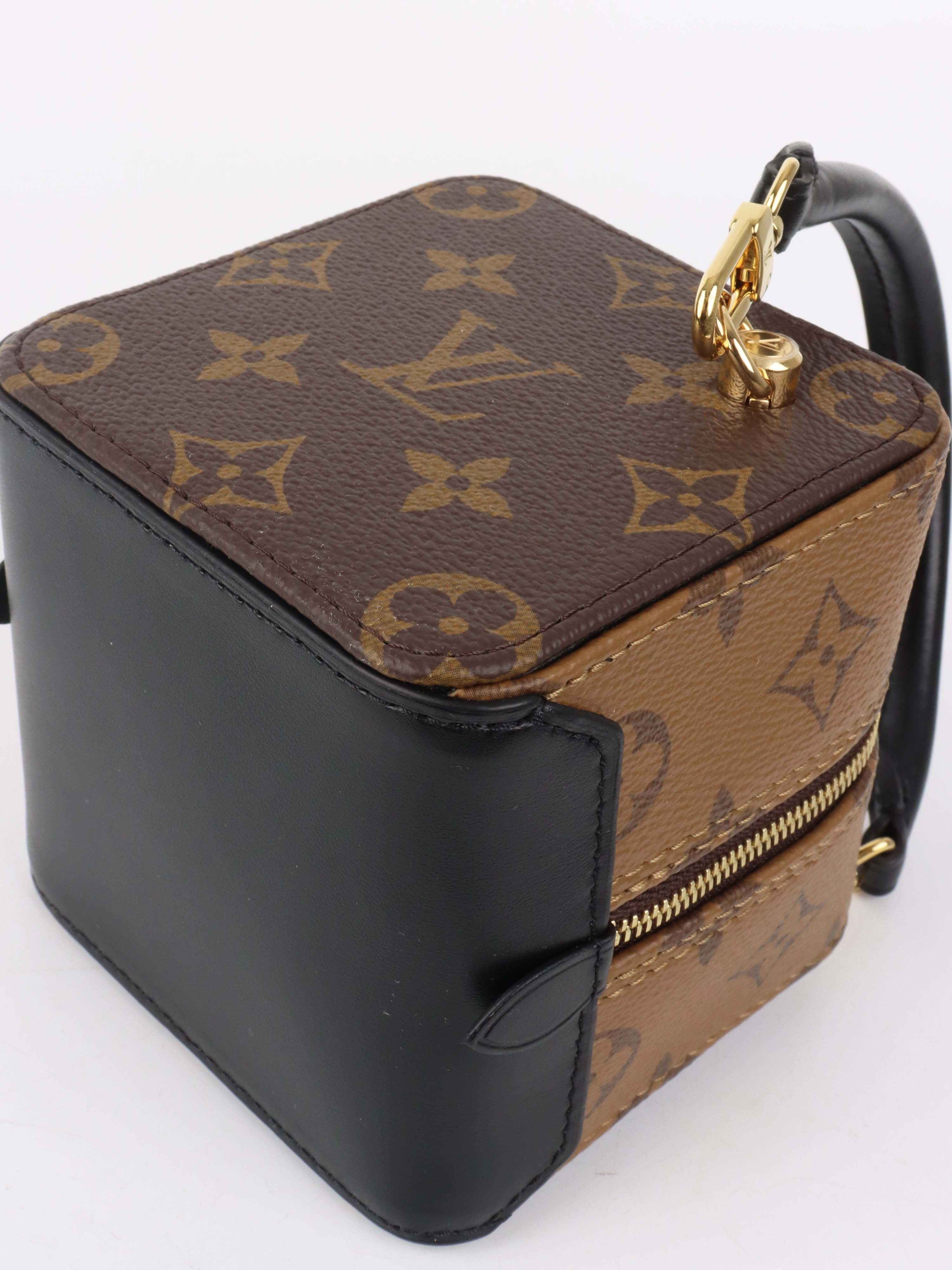 Louis Vuitton Monogram Reversible Dice Belt - Genuine Leather Unisex Fashion Accessory for Casual & Formal Outfits