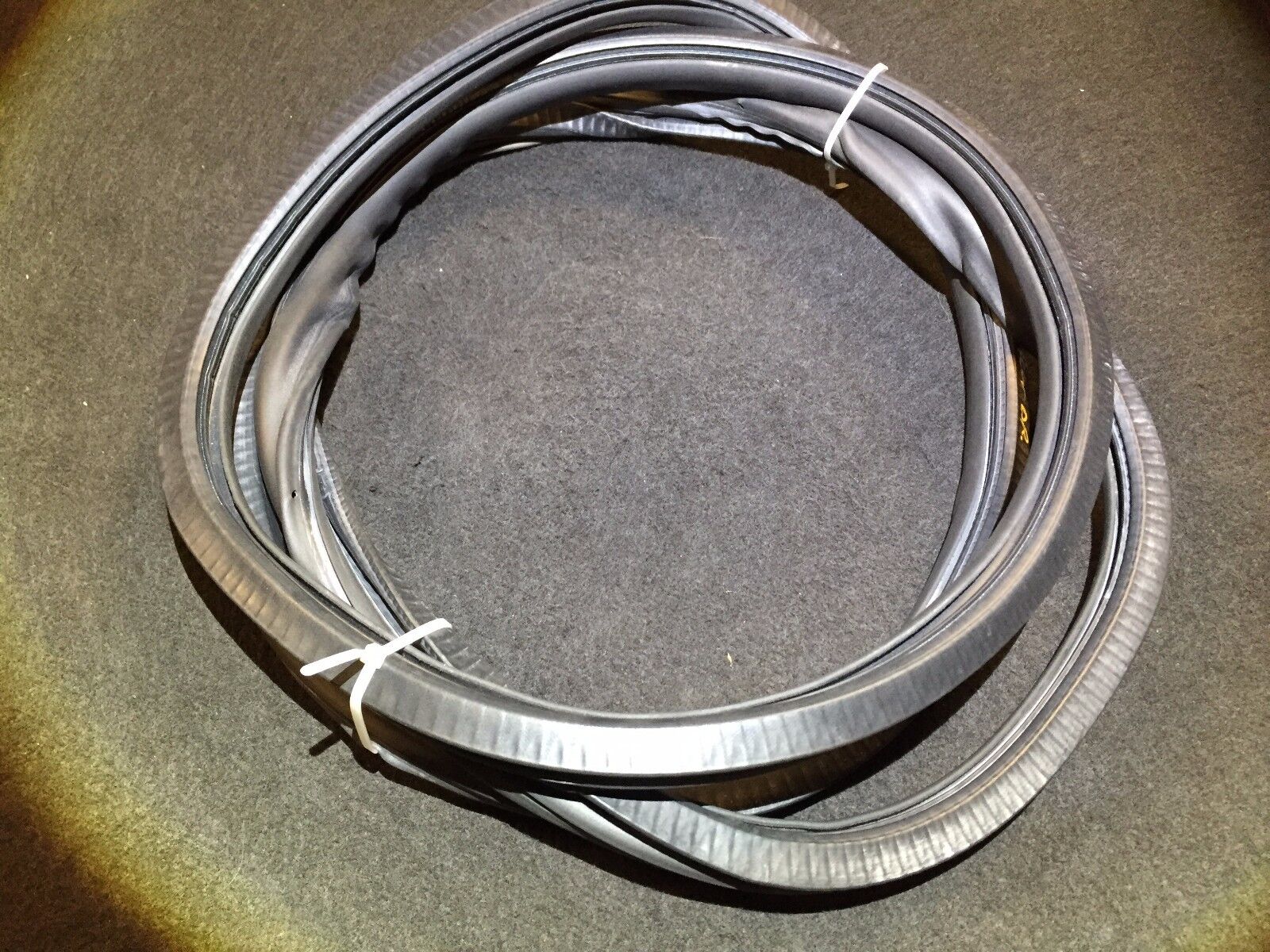 05-08 Audi A6 C6 Rear Left Driver Side Door Weather Strip Seal - Genuine OEM Replacement Part for Improved Weather Protection & Noise Reduction - Perfect for Rainy Climates & Long-Distance Driving