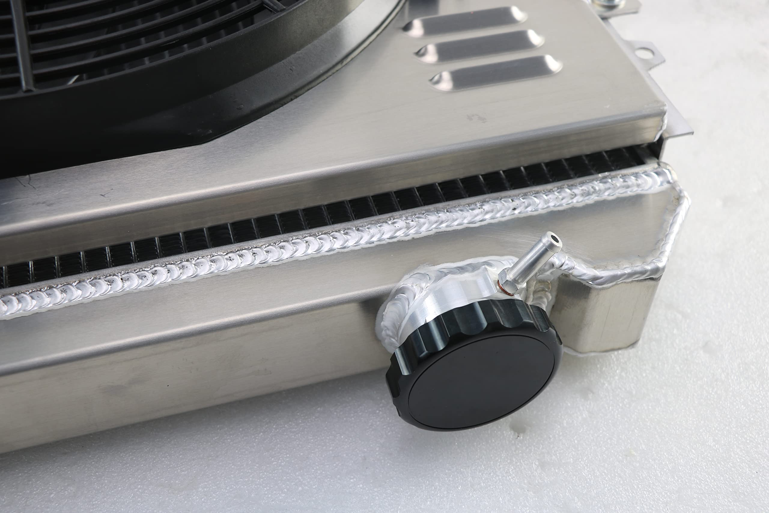 High-Performance All-Aluminum Radiator for 1988-1995 Toyota 4Runner & Pickup 3.0L V6 (AT/MT) - 3-Row Cooling System with 16