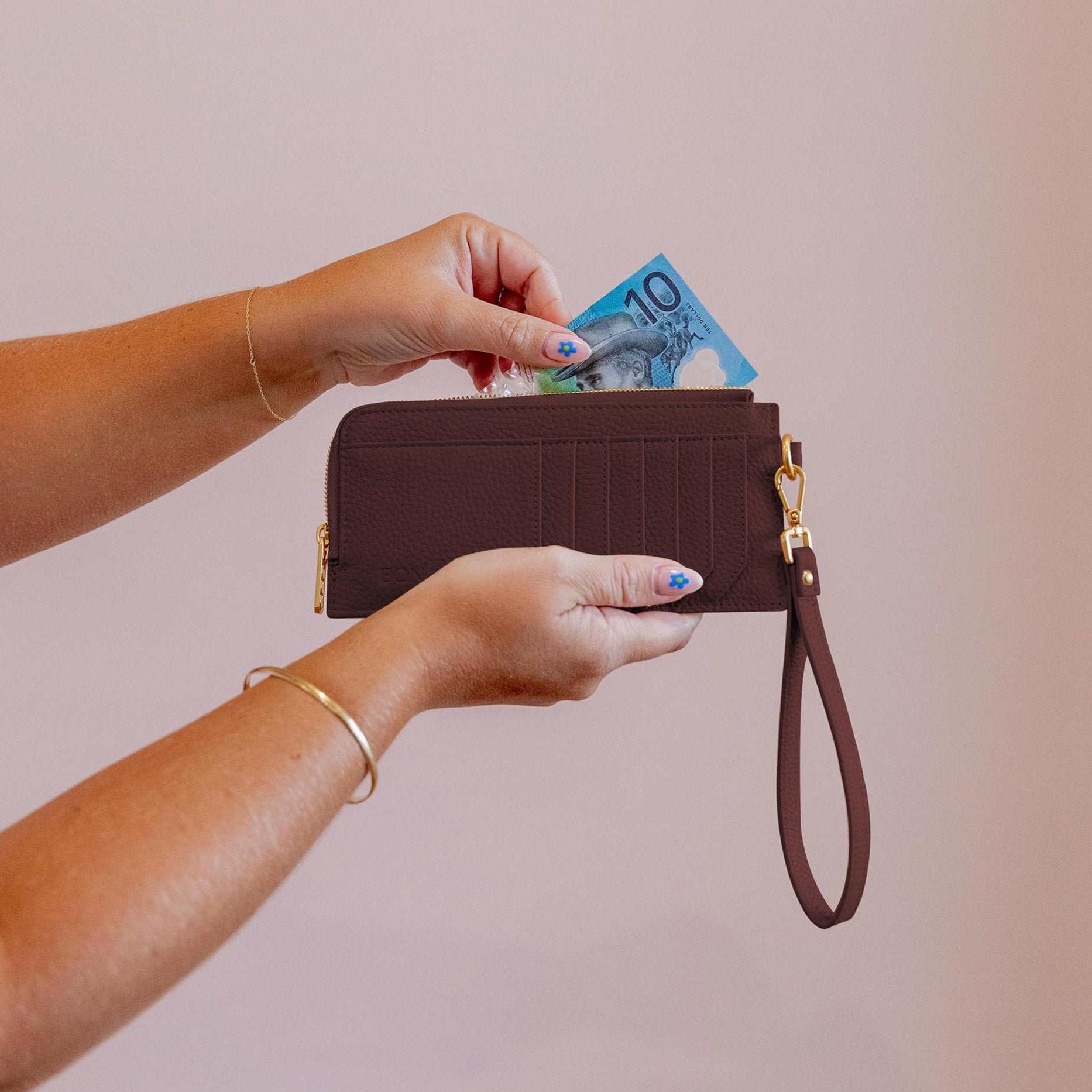Slim Leather Wallet for Men - RFID Blocking Minimalist Bifold Wallet - Chocolate Brown - Perfect for Everyday Carry & Travel