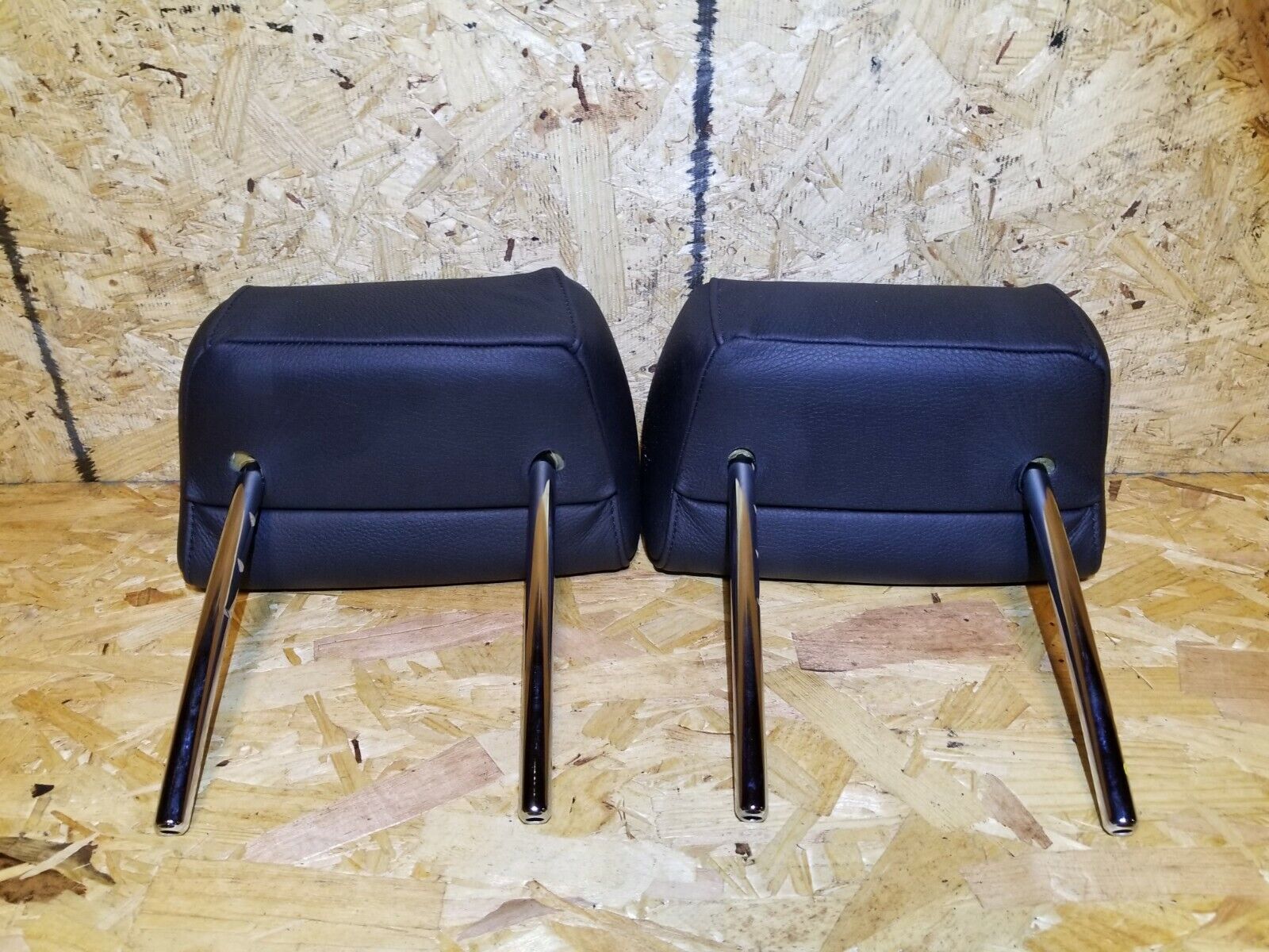 2004-2007 BMW 530xi E60 OEM Rear Headrest Set (Left & Right 2pcs) - Perfect for Car Interior Upgrade & Comfort Enhancement