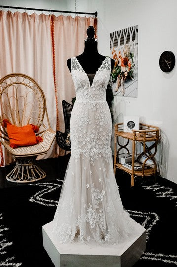 Willowby Nikola Aliyah Wedding Gown - Elegant Lace Bridal Dress for Beach, Garden & Boho Ceremonies