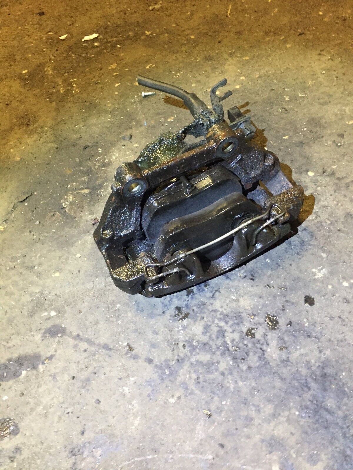 2002 2003 2004 2005 Volkswagen Passat 1.8T Front Left Driver Side Brake Caliper - OEM D23 Replacement Part - Perfect for Brake System Repair & Maintenance