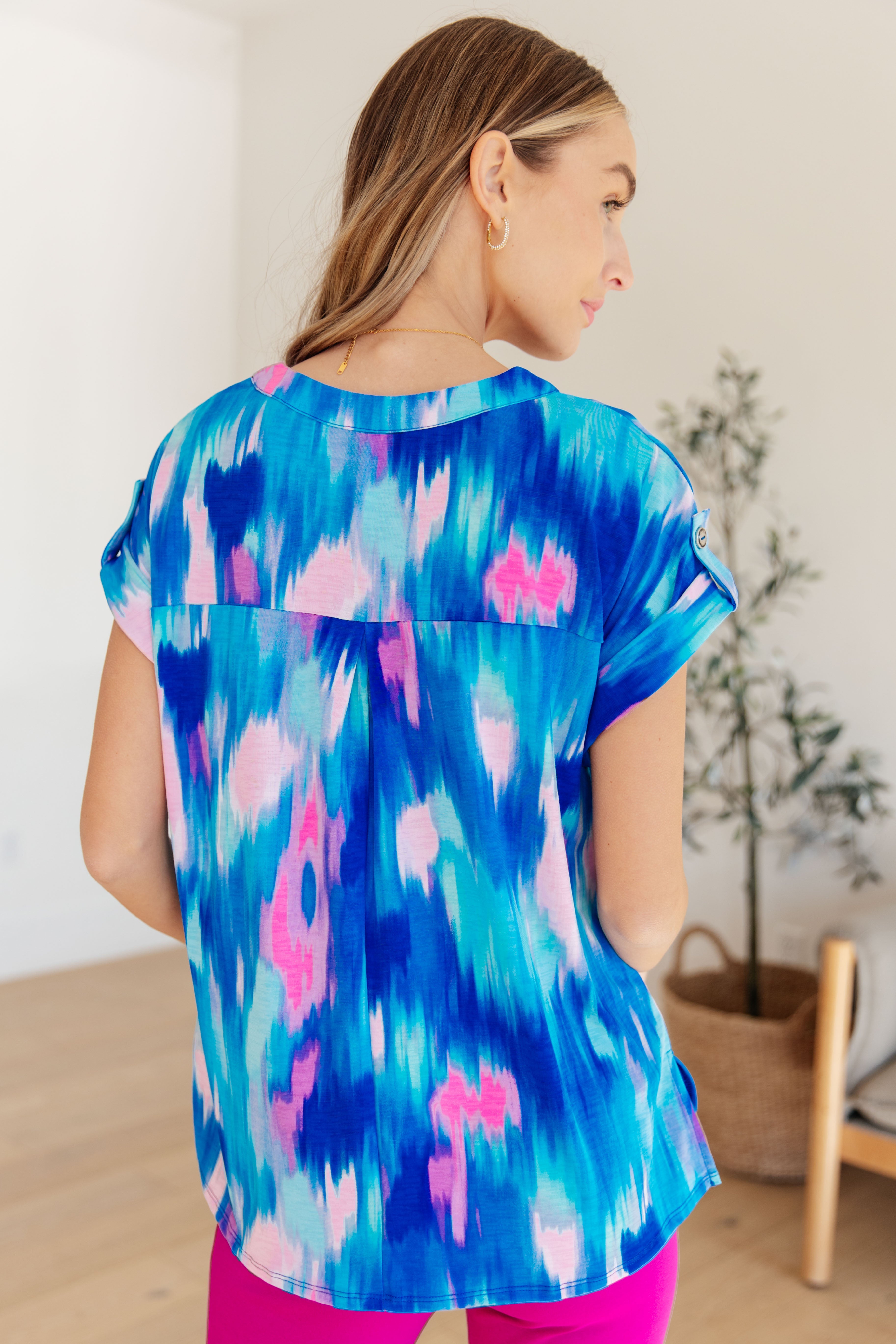 Lizzy Cap Sleeve Top - Floral Print Women's Blouse for Casual Wear, Office & Date Night | Royal Brush Strokes Design