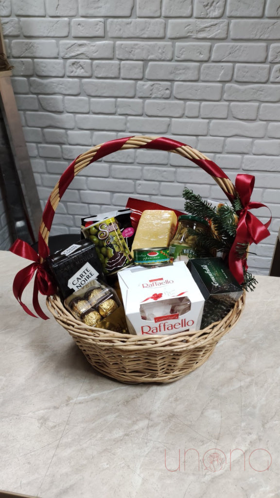 Christmas Feast Gift Basket - Premium Holiday Gift Box with Assorted Treats & Snacks - Perfect for Holiday Parties, Family Gatherings & Corporate Gifts