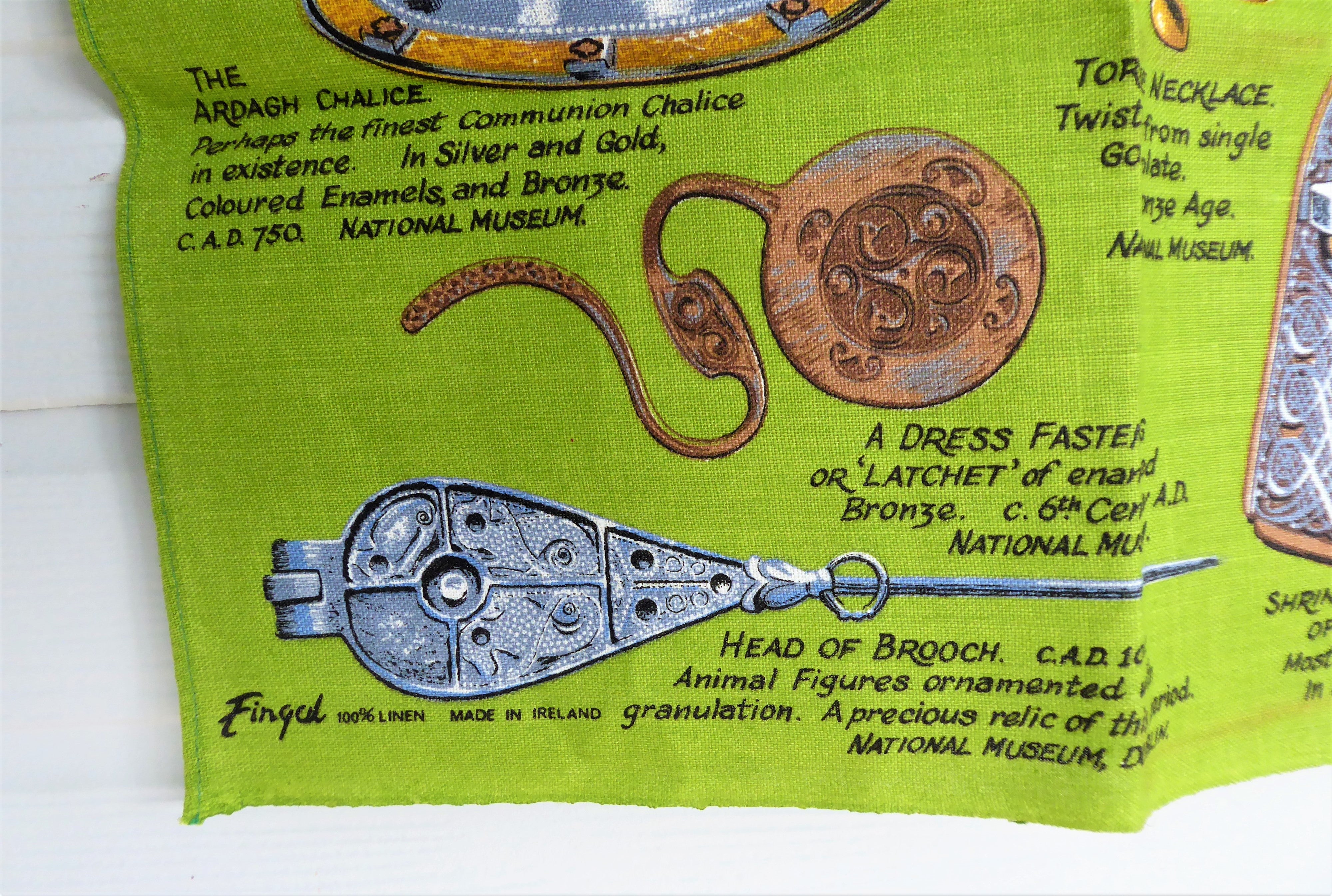 Premium Irish Linen Dish Towel & Tea Towel Set - Authentic Ireland Treasures Design with Tara Brooch & Ardagh Chalice in Emerald Green - Perfect for Kitchen, Dining & Irish-Themed Home Decor