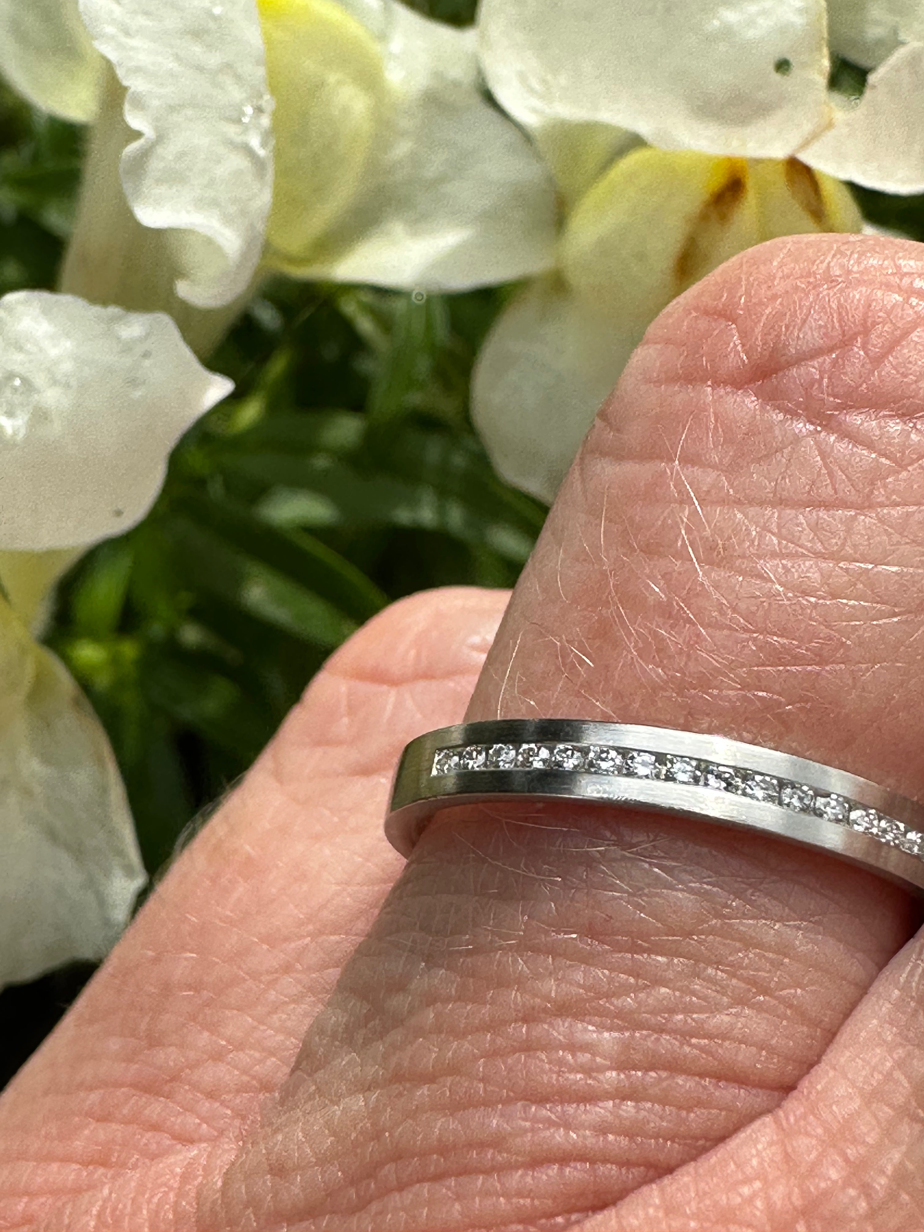 Platinum & 0.13ct TW VS1 Diamond Half Eternity Ring - Size M - Perfect for Anniversary Gifts, Wedding Bands & Special Occasions