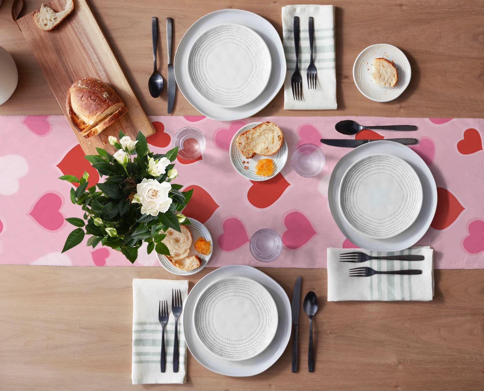 Romantic Love Heart Table Runner - Valentine's Day Dining Table Decor, Pink & Red Dresser Scarf for Kitchen, Wedding, Party Decorations - Perfect for Romantic Dinners & Special Occasions