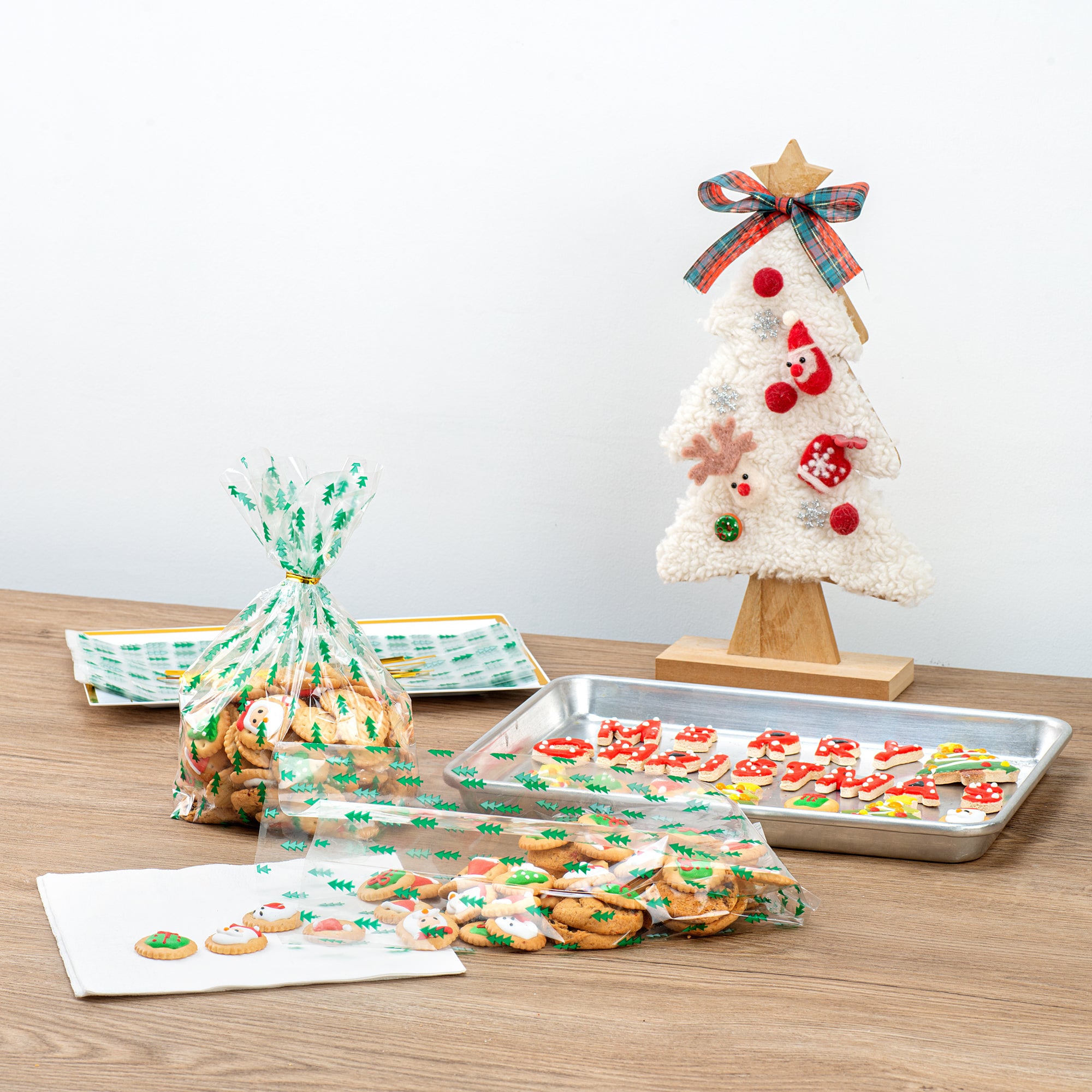 Plastic Candy Bags for Christmas Trees - 5 x 3 x 11 Inches Gusseted Treat Bags (4000 Count Bulk Box) - Perfect for Holiday Candy Packaging, Party Favors & Gift Wrapping