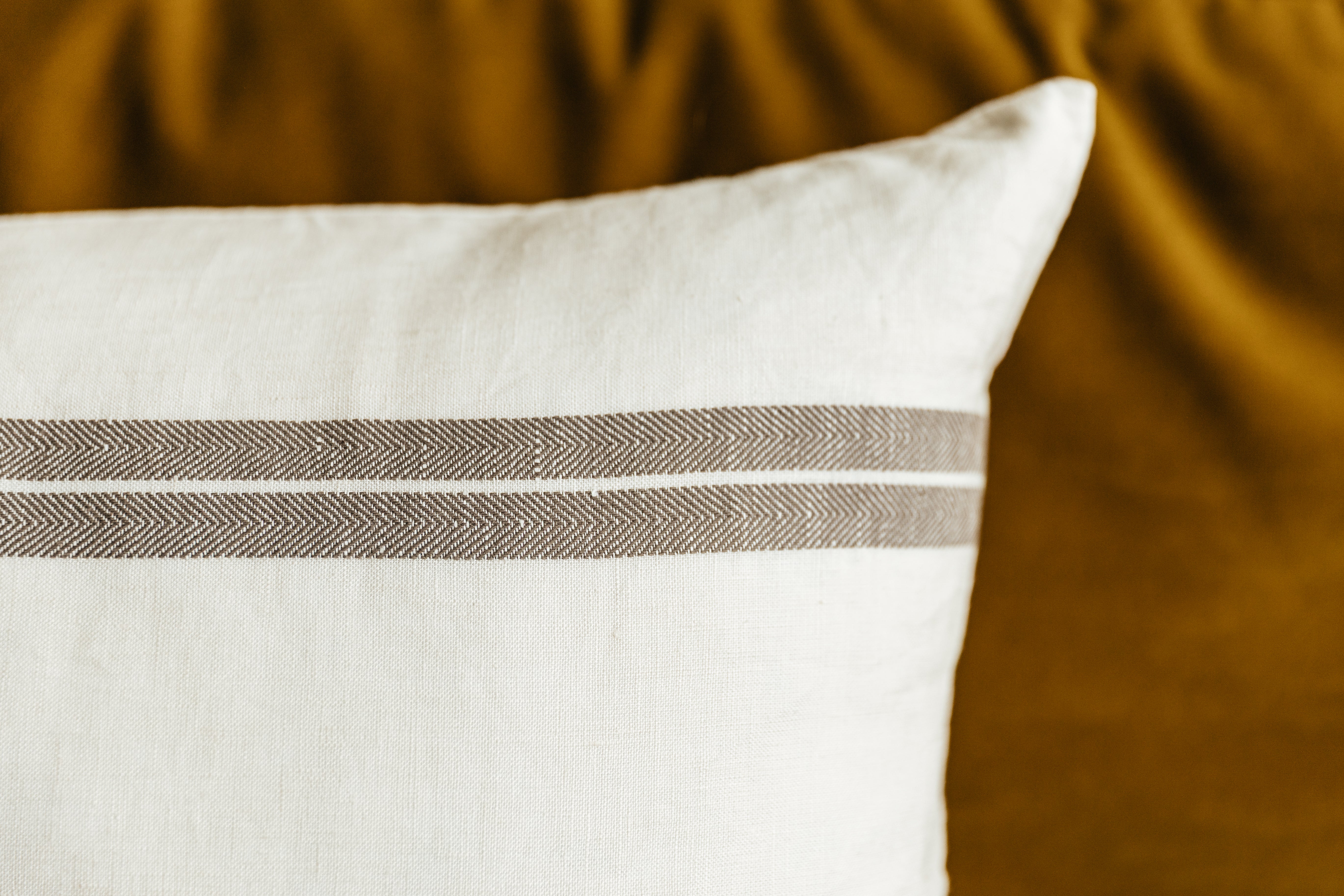 Luxury XL Lumbar Pillow Cover - Soft & Stylish Decorative Cushion Case for Sofa, Bed, Chair - Perfect for Living Room, Bedroom, Office Decor