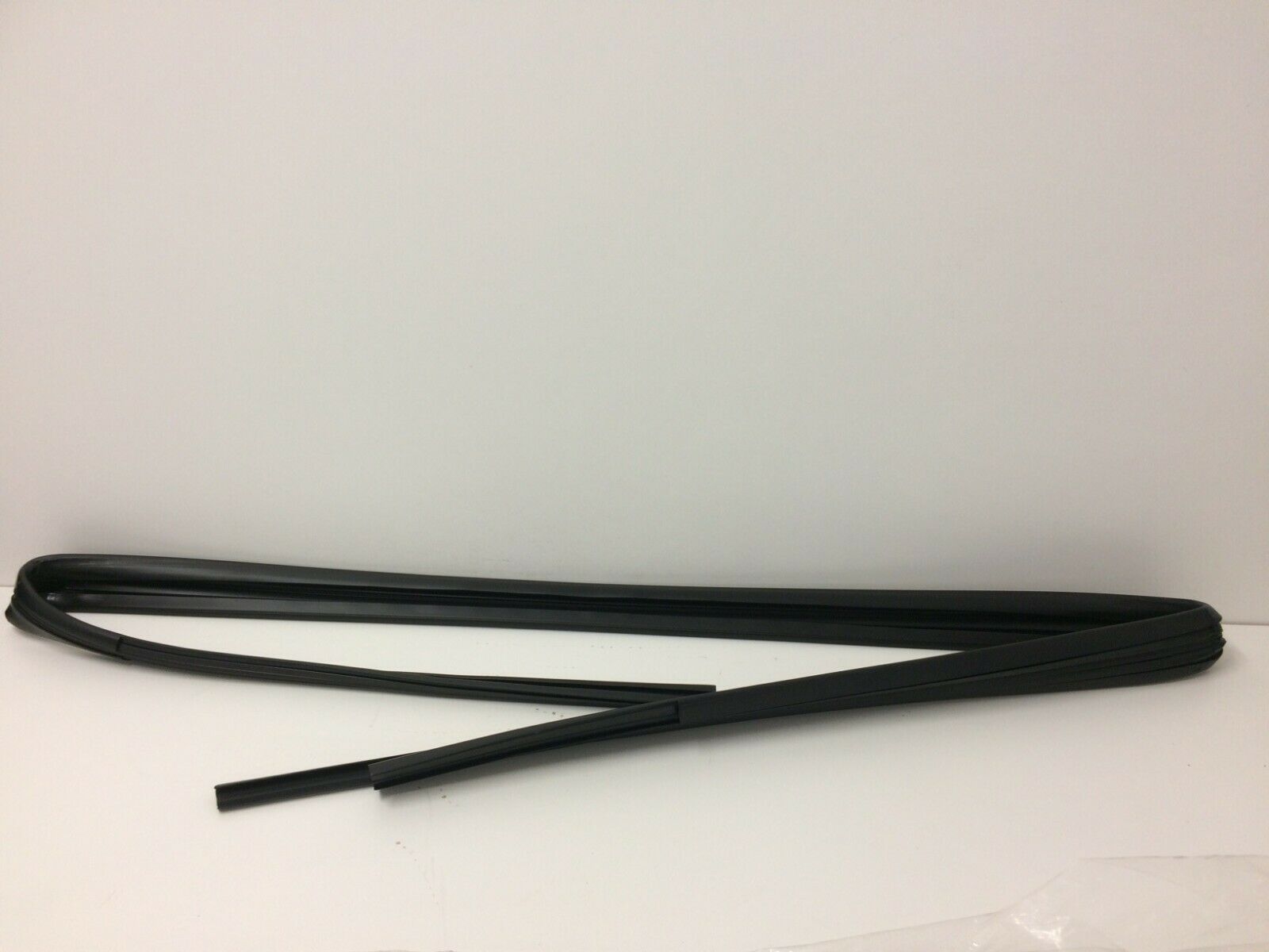 Genuine Holden Frontera 1999-2002 Front Right Door Glass Run Channel Seal Replacement - Perfect for DIY Car Repairs & Window Seal Maintenance