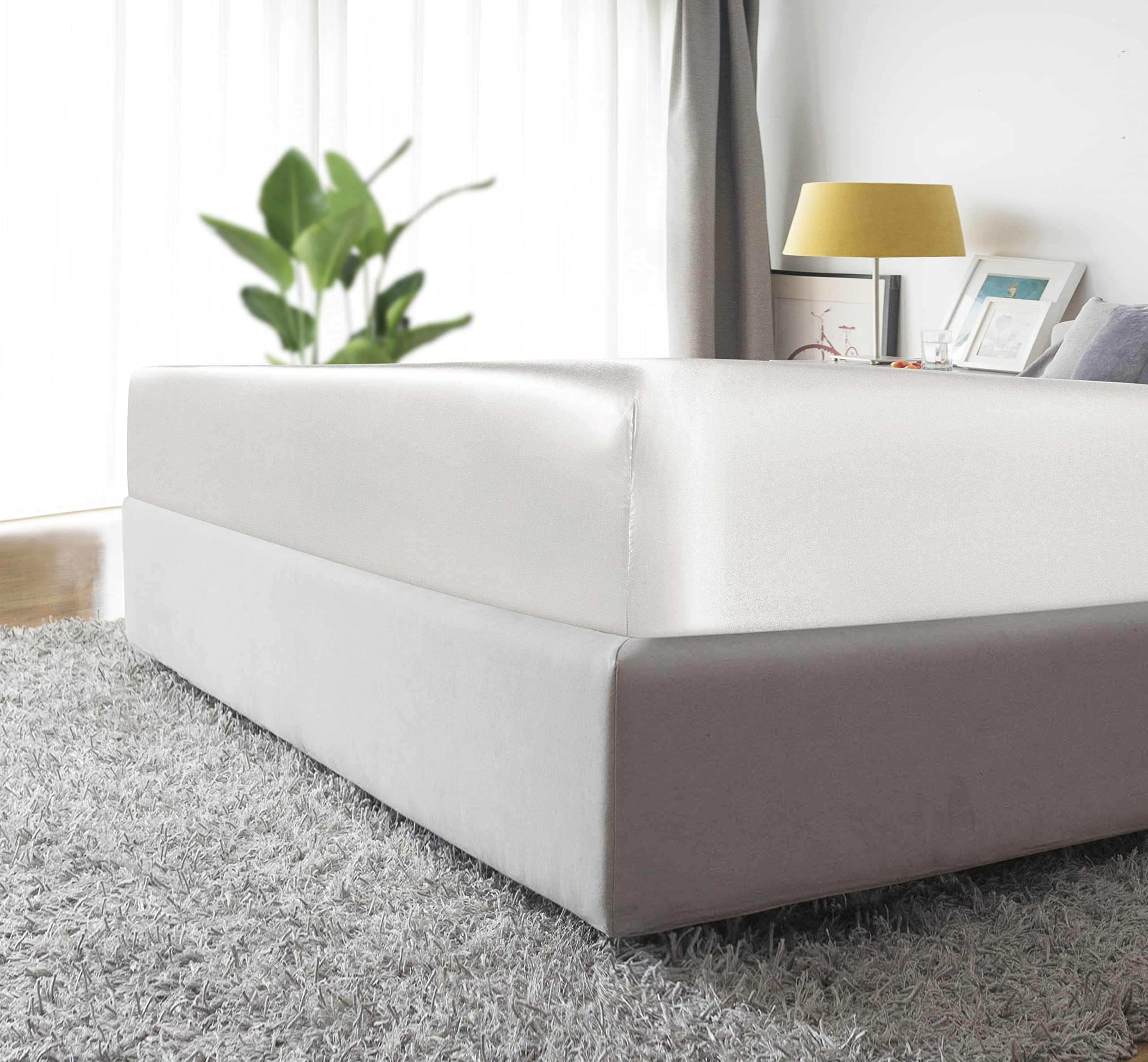 MILVOWOC Queen Size Satin Fitted Sheet - Ivory White Soft Bottom Elastic Bed Sheet - 1 Piece for Luxurious Comfort - Perfect for Master Bedrooms, Guest Rooms & Hotel Stays