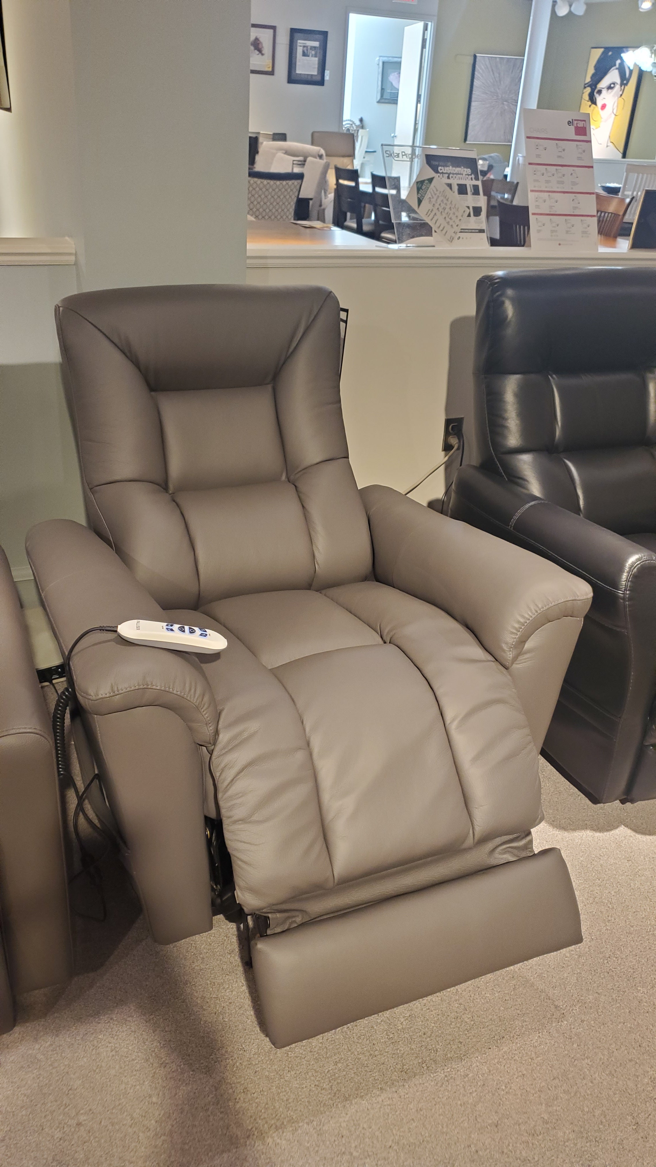 Palliser Power Lift Recliner Chair - Electric Reclining Sofa with Remote Control for Elderly & Mobility Assistance - Perfect for Living Room, Home Theater & Recovery Use