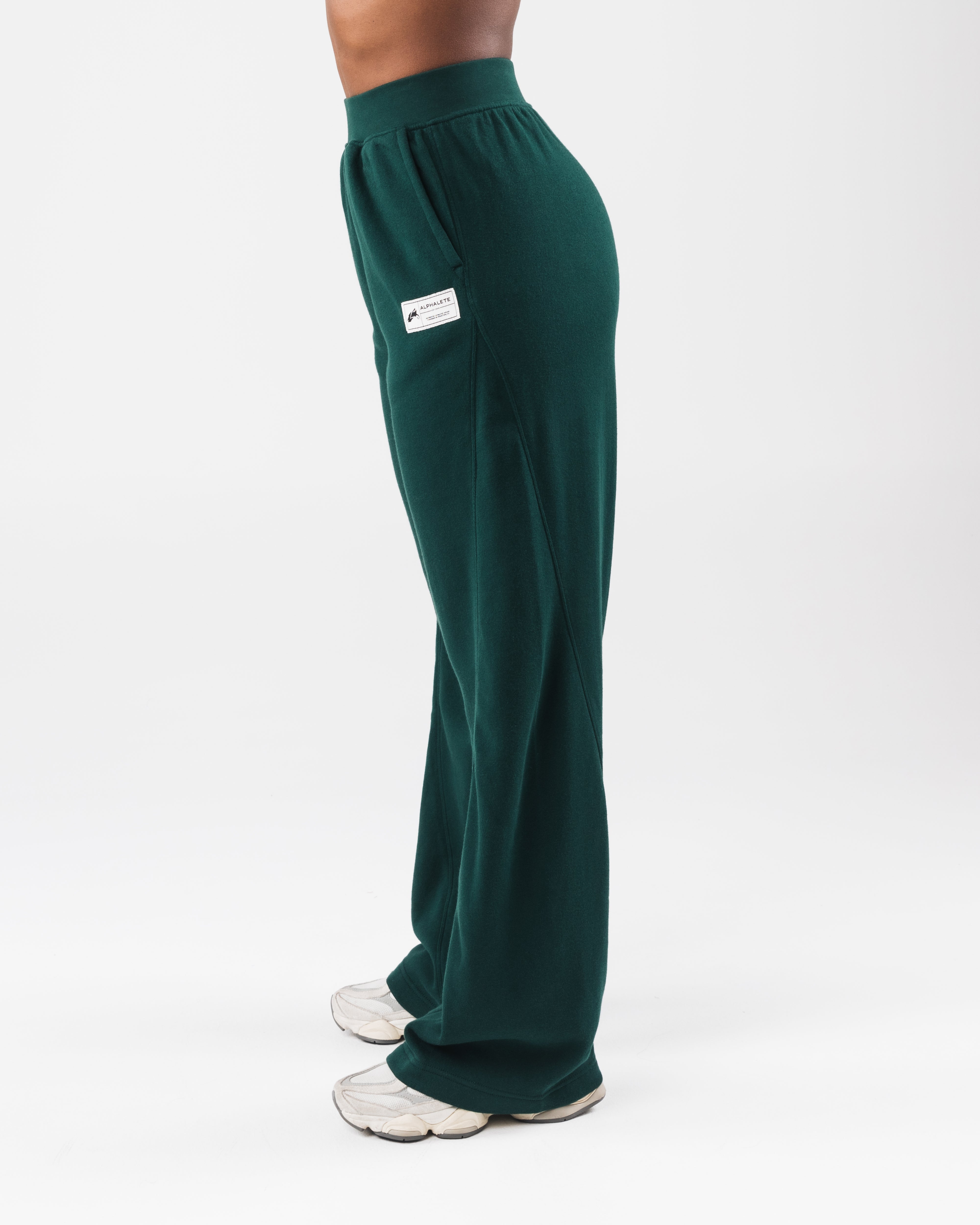 Cozy Fleece Sweatpants for Women & Men - Soft Winter Joggers with Elastic Waistband - Perfect for Lounging, Yoga & Cold Weather Comfort
