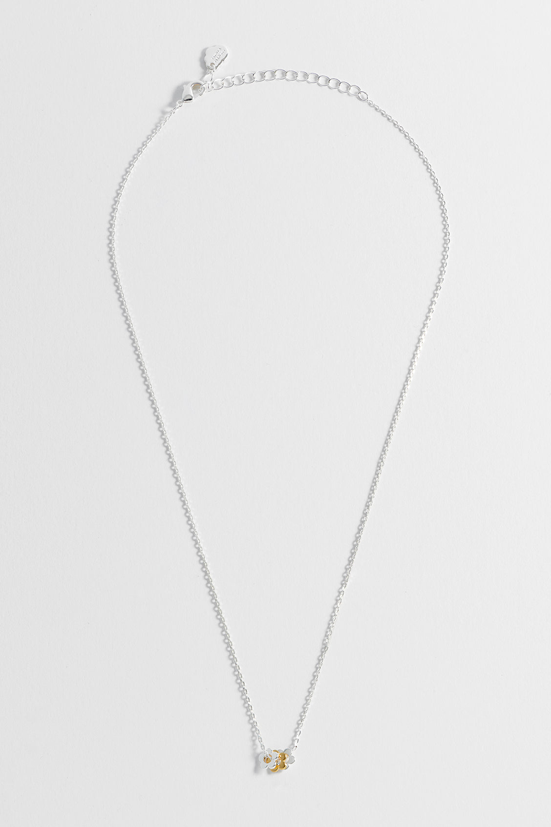Elegant Trio Flower Necklace for Women - Dainty Floral Pendant Jewelry Gift for Her - Perfect for Weddings, Date Nights & Special Occasions