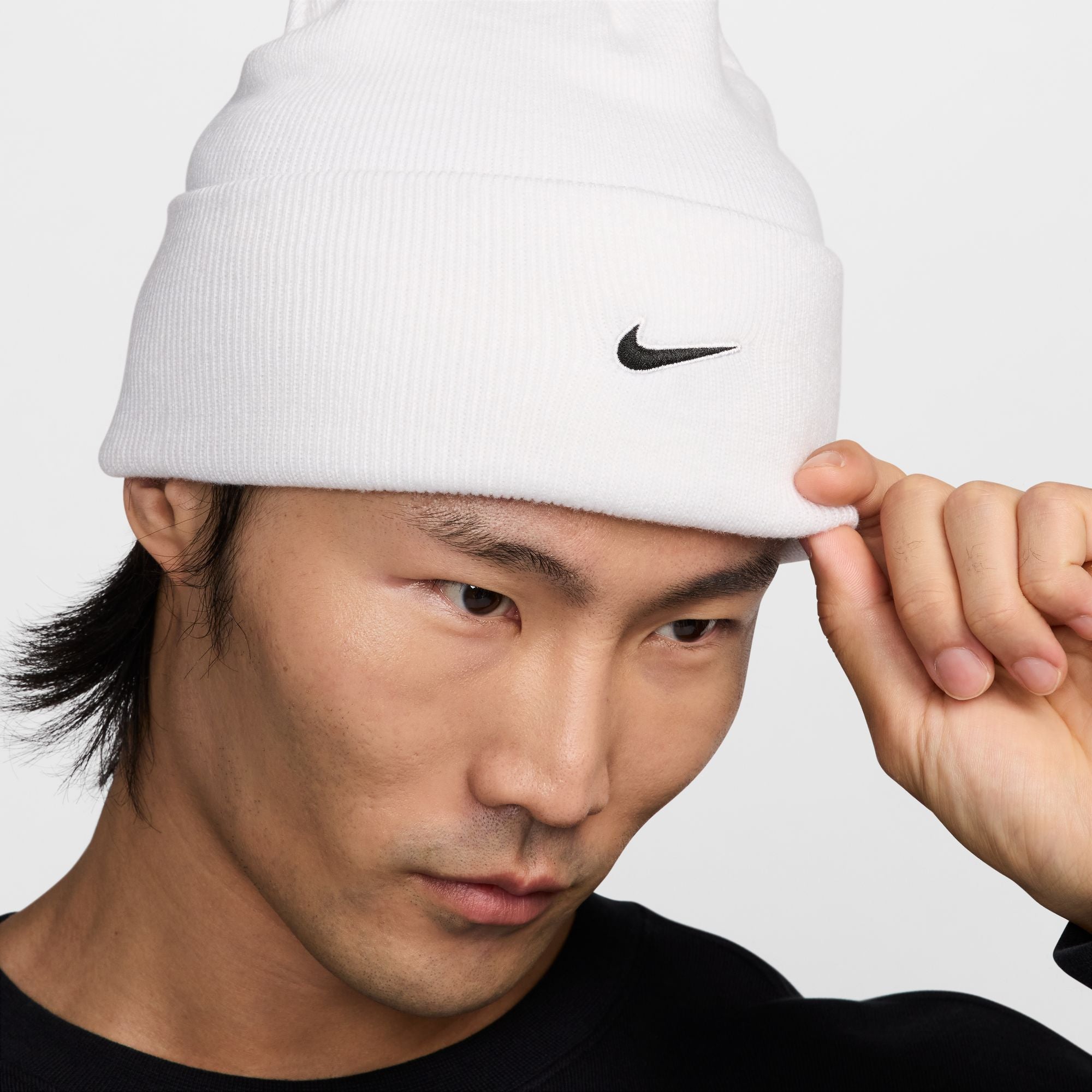 Nike Men's Peak Swoosh Beanie - Winter Warm Knit Hat for Running, Skiing & Outdoor Activities