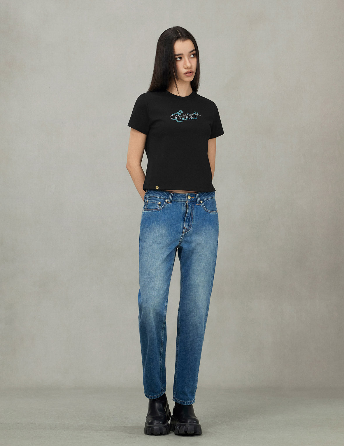Stylish Logo & Starfish Rhinestone Slim Fit T-Shirt for Women - Trendy Casual Top for Beach Outings, Summer Parties & Everyday Wear