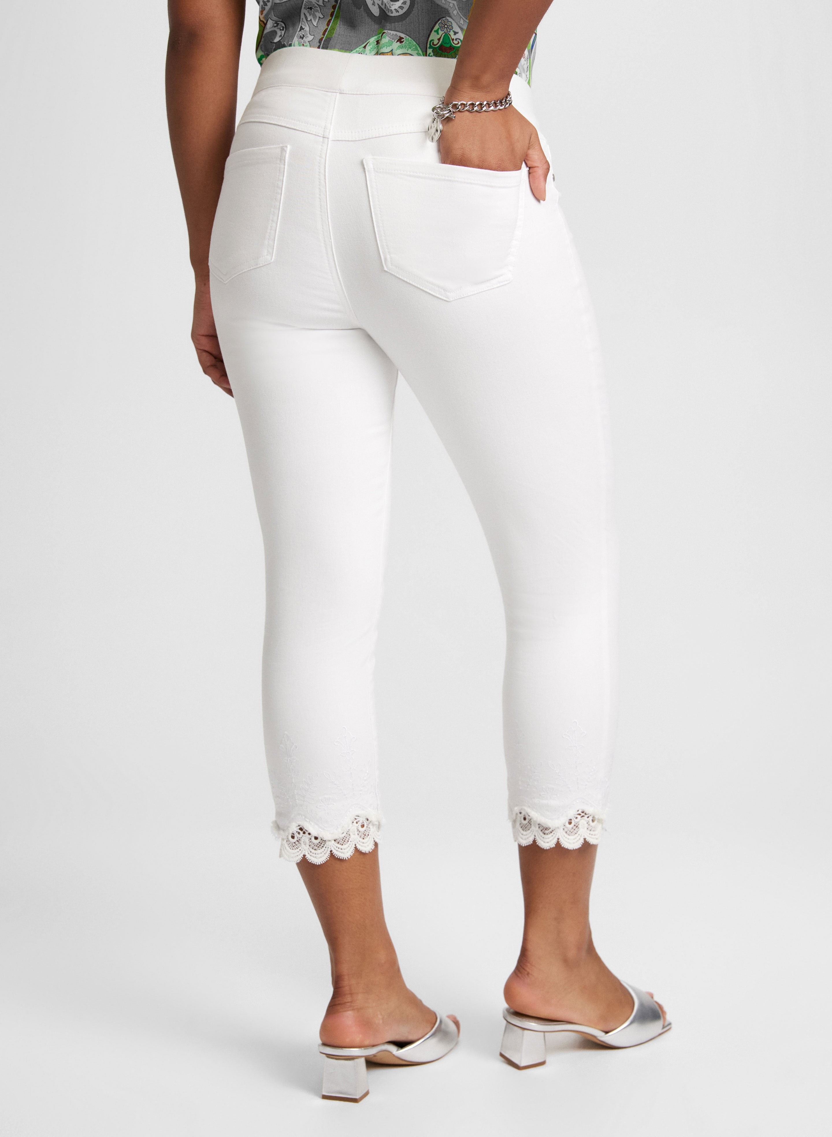 Embroidered Hem Capri Jeans for Women - Stretch Denim Pants with Floral Design - Perfect for Summer Outfits & Casual Wear