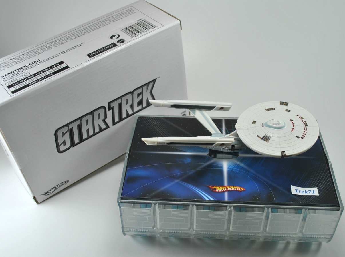 Hot Wheels 2009 SDCC San Diego Comic-Con Exclusive Star Trek U.S.S Enterprise in Space Dock - Limited Edition Collectible Die-Cast Car for Display & Gifting