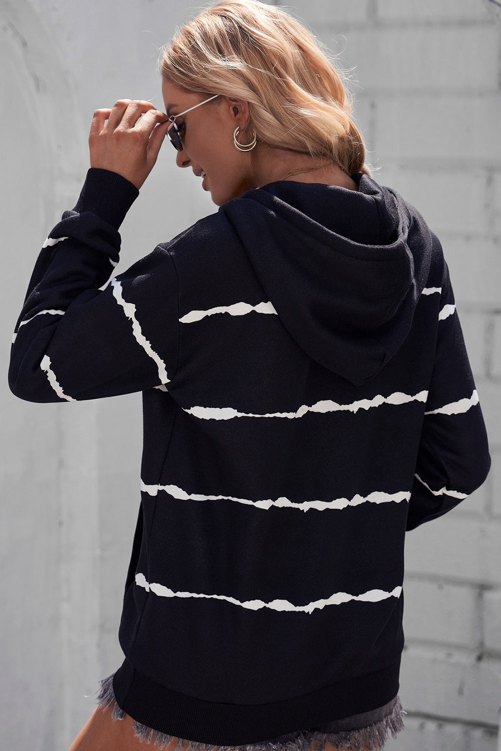 Stylish Striped Drop Shoulder Hoodie with Kangaroo Pocket - Cozy Oversized Sweatshirt for Women & Men | Perfect for Casual Wear, Street Style & Loungewear