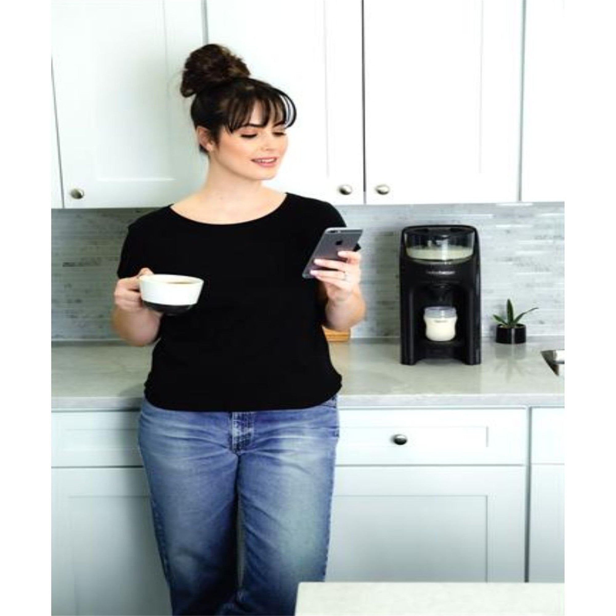 Baby Brezza Formula Pro Advanced WiFi - Smart Baby Formula Maker & Dispenser for Quick & Accurate Feeding, Perfect for Busy Parents & Nighttime Feedings