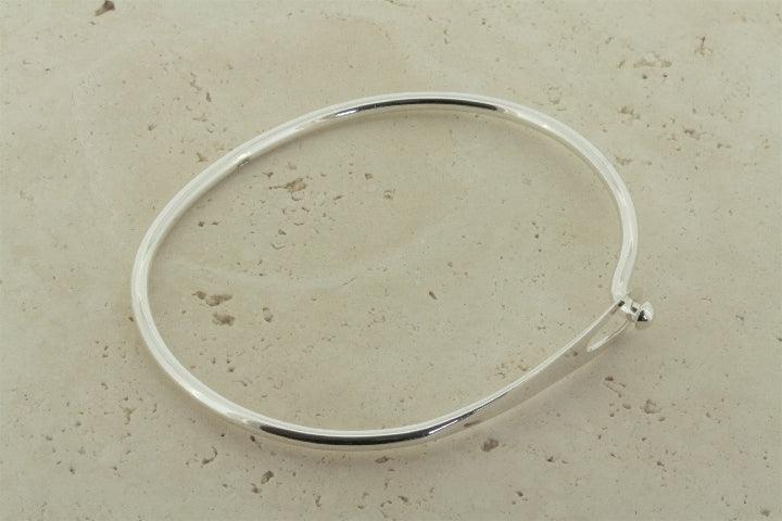 Elegant Curved Hook Bangle Bracelet for Women - Stylish Boho Jewelry for Everyday Wear & Special Occasions