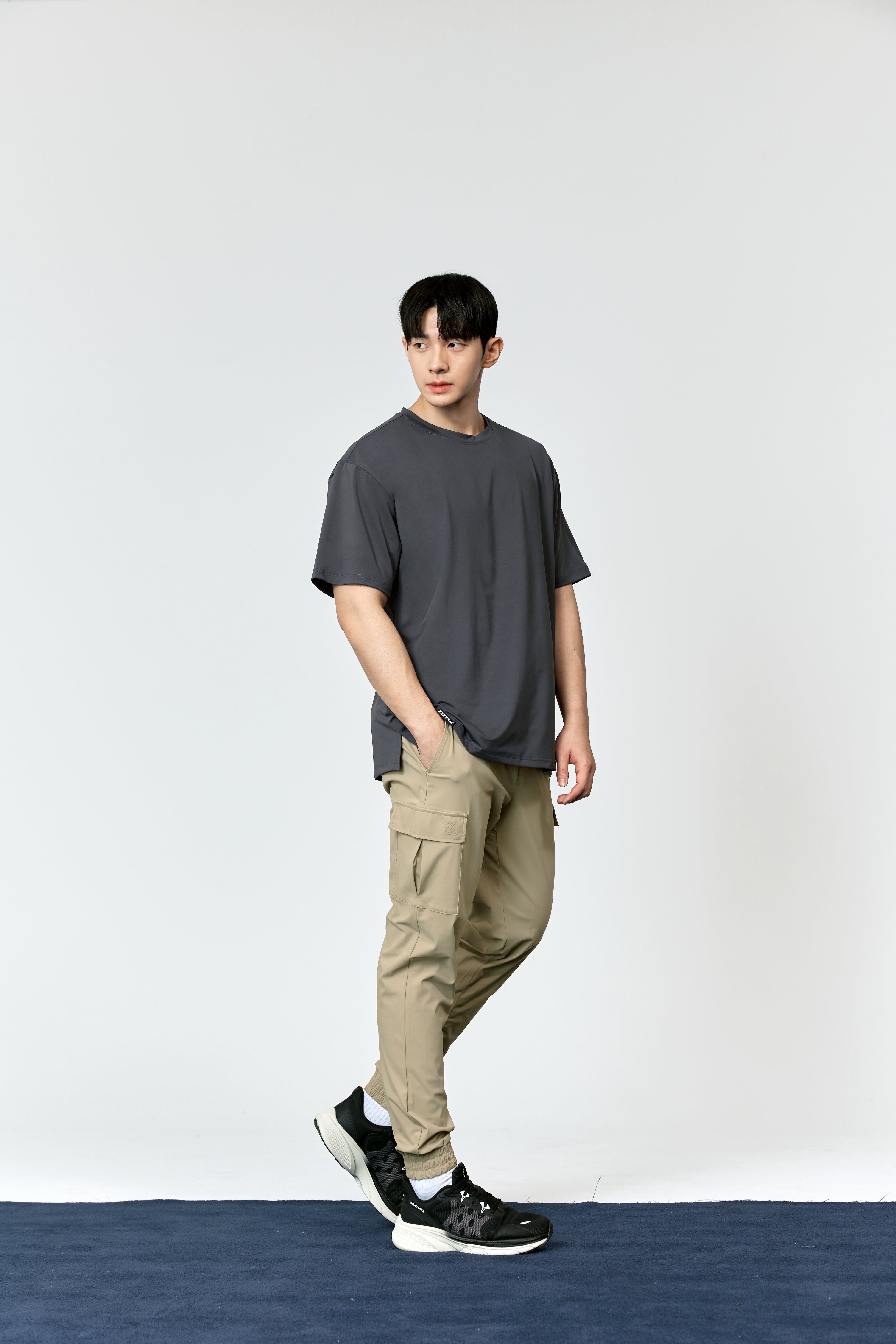 Men's Ice Feather Slim Fit Short Sleeve T-Shirt - Lightweight & Breathable Summer Casual Wear for Outdoor Activities