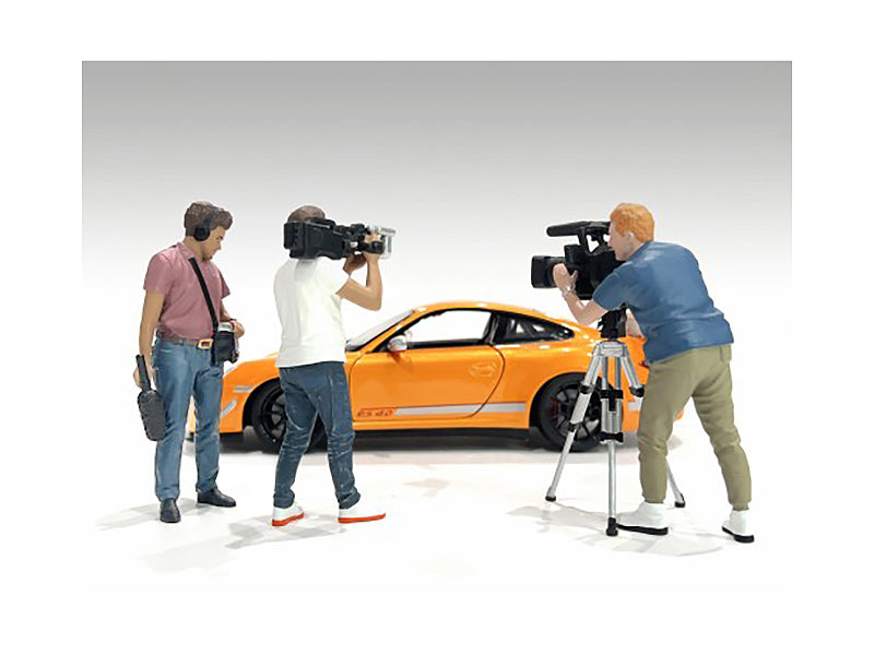 American Diorama 1/24 Scale On Air 6-Piece Figure & Accessory Set - Perfect for Model Car Displays, Dioramas, and Collectible Scenes
