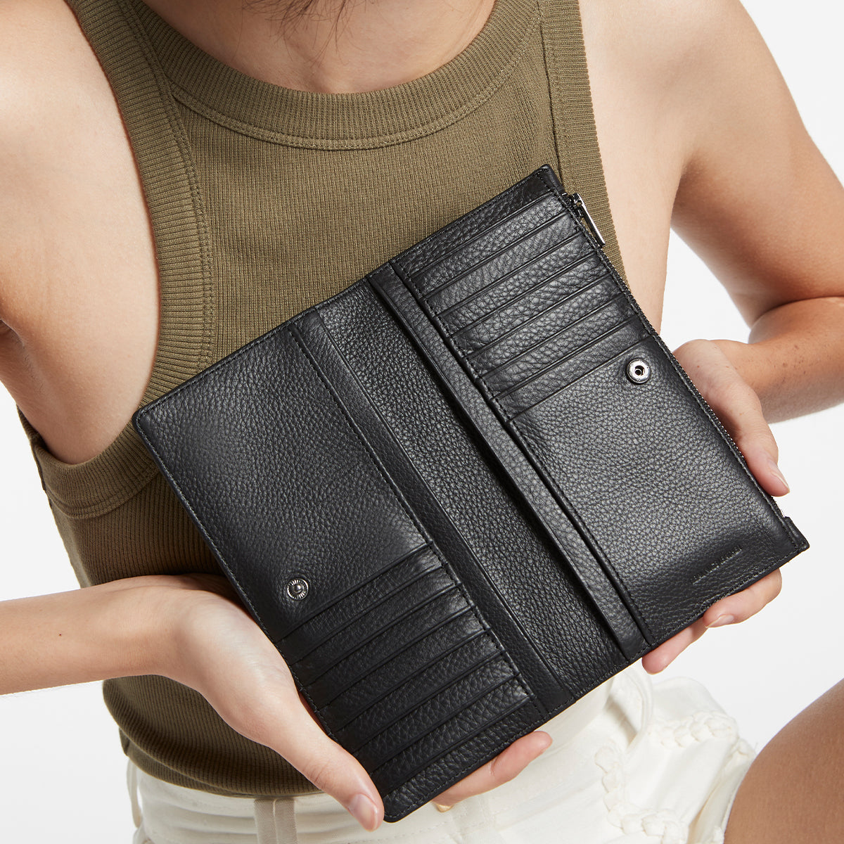 Vintage Leather Wallet for Men - Classic Black Bifold Wallet with RFID Protection | Perfect for Everyday Use, Travel & Gifting
