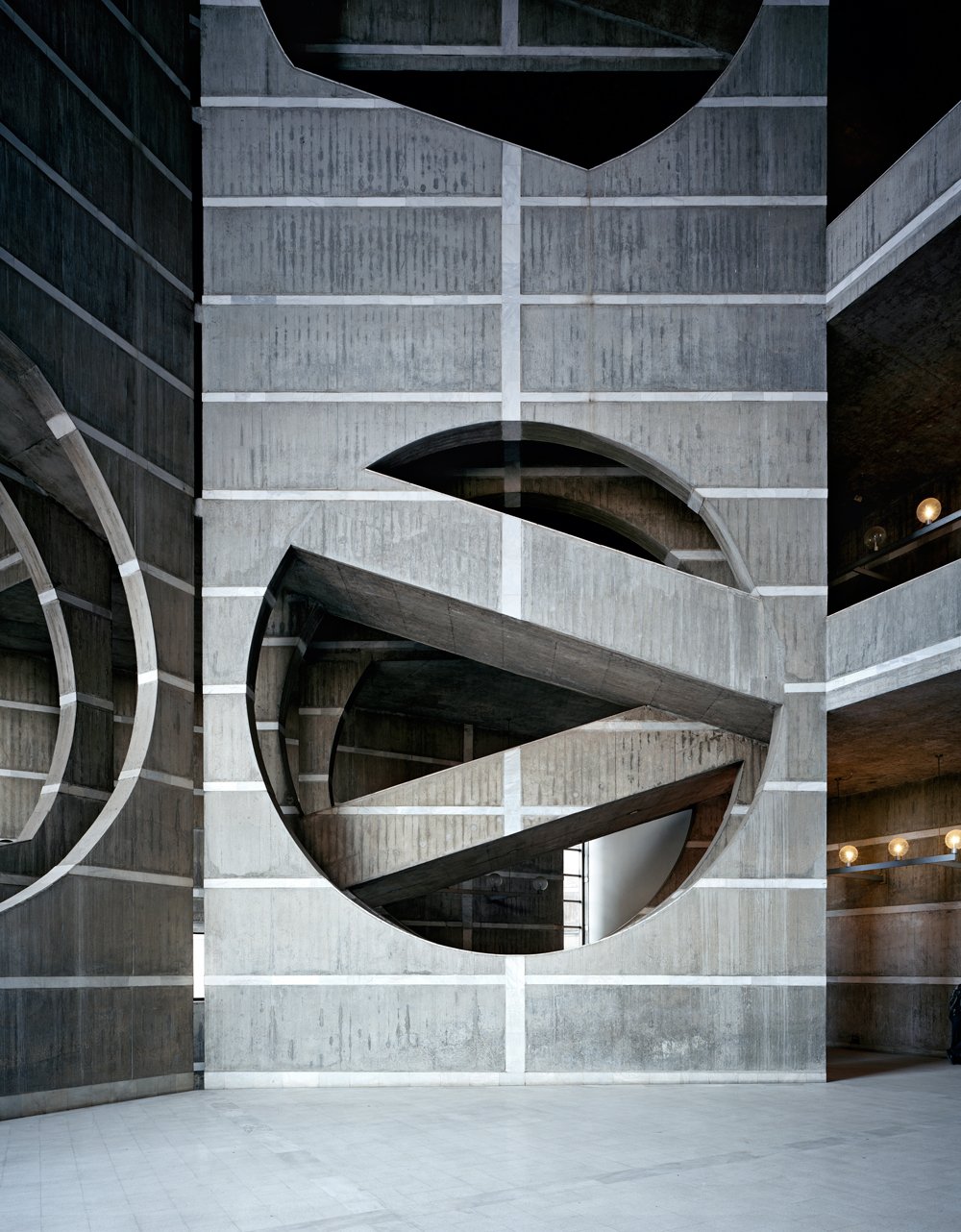 Louis Kahn: The Power of Architecture - Modern Architectural Masterpieces Book for Design Enthusiasts | Perfect for Home Decor, Office Inspiration & Gift Ideas