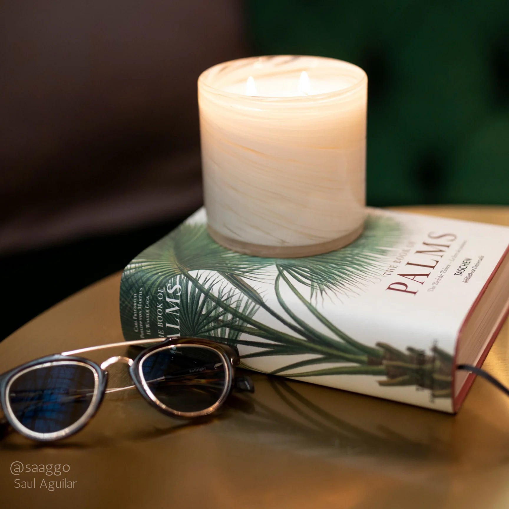 Premium Apsley & Company Reykjavik 400g Luxury Scented Candle - Perfect for Home Decor, Relaxation & Romantic Ambiance