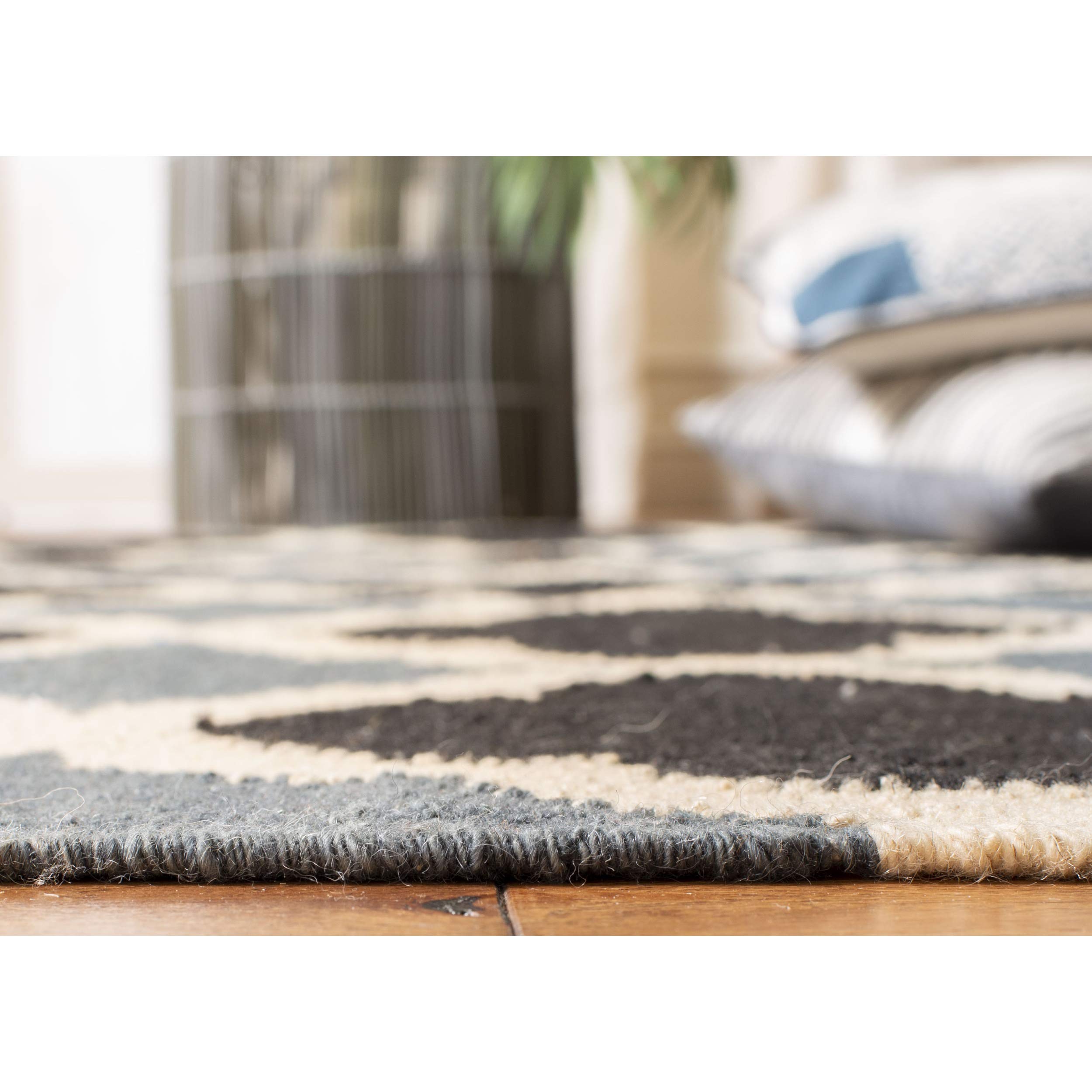 SAFAVIEH Dhurries Collection 6' Round Blue/Navy Wool Area Rug - Handmade Flatweave Premium Rug for Living Room, Bedroom & Home Decor | DHU106A