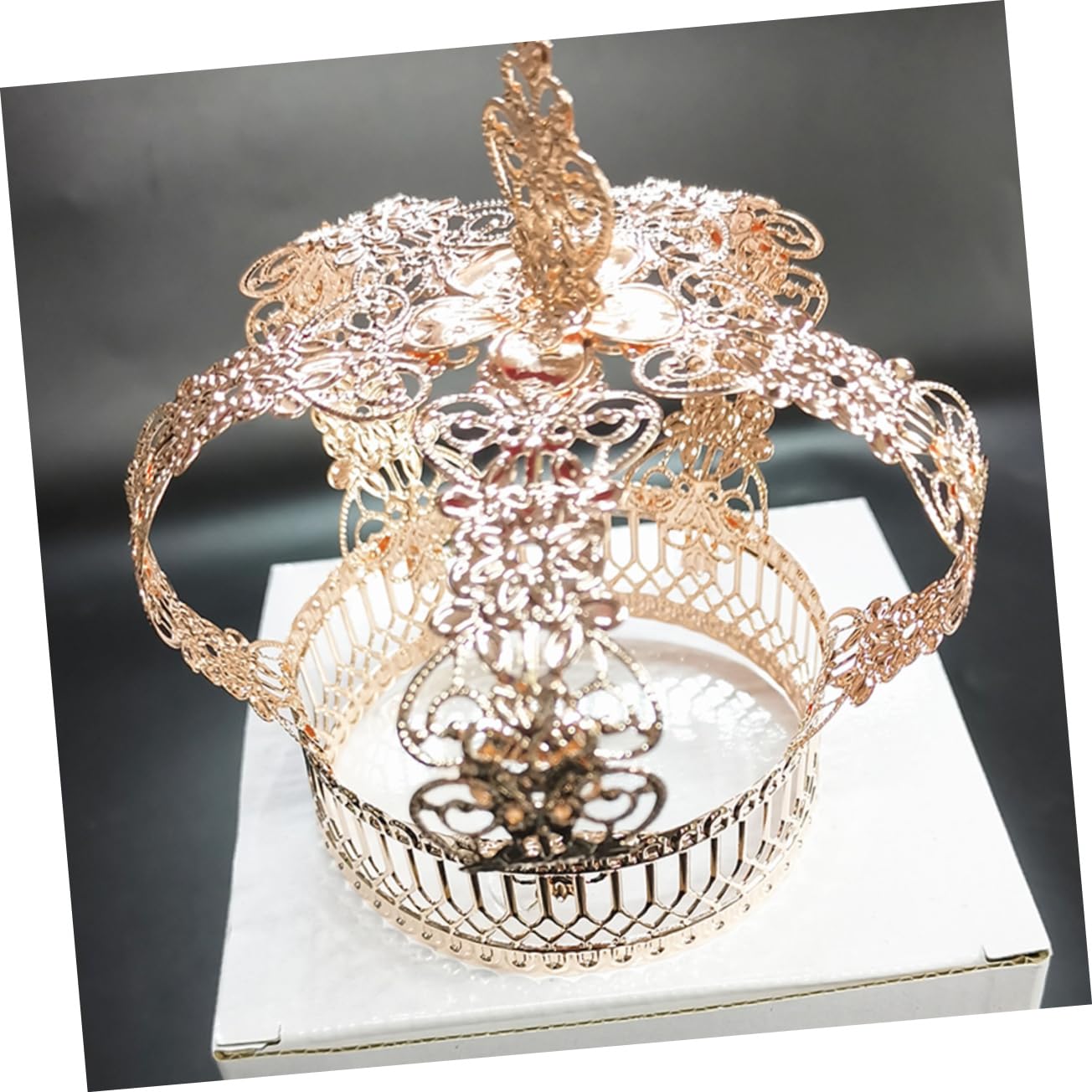 OSALADI Gold Crown Cake Topper - Elegant Metal Cake Decor for Birthday & Christmas Celebrations - Perfect for Royal-Themed Parties, Wedding Cakes, and Special Occasion Desserts