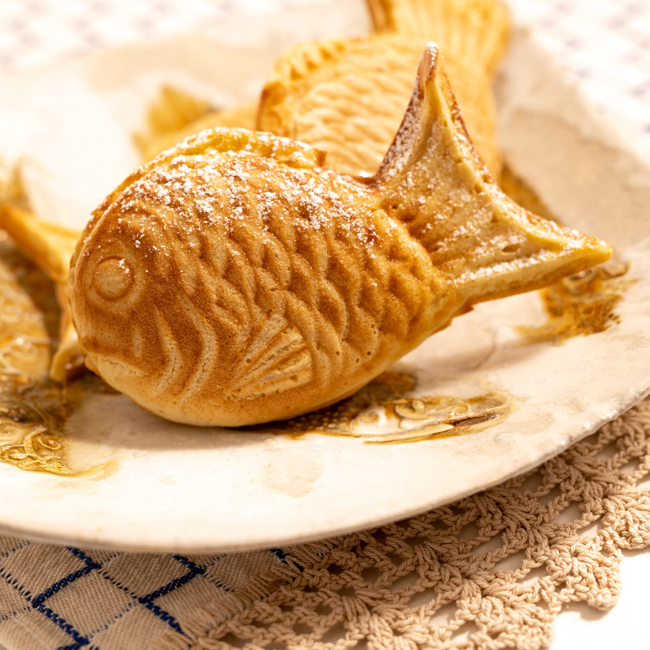 KUHA Non-Stick Electric Taiyaki Pan - Fish Shaped Waffle Maker for Japanese Snacks, Takoyaki & Pancakes - Stovetop & Countertop Use with Silicone Brush & Recipe Book - Perfect for Home Cooking, Party Snacks & Japanese Dessert Making