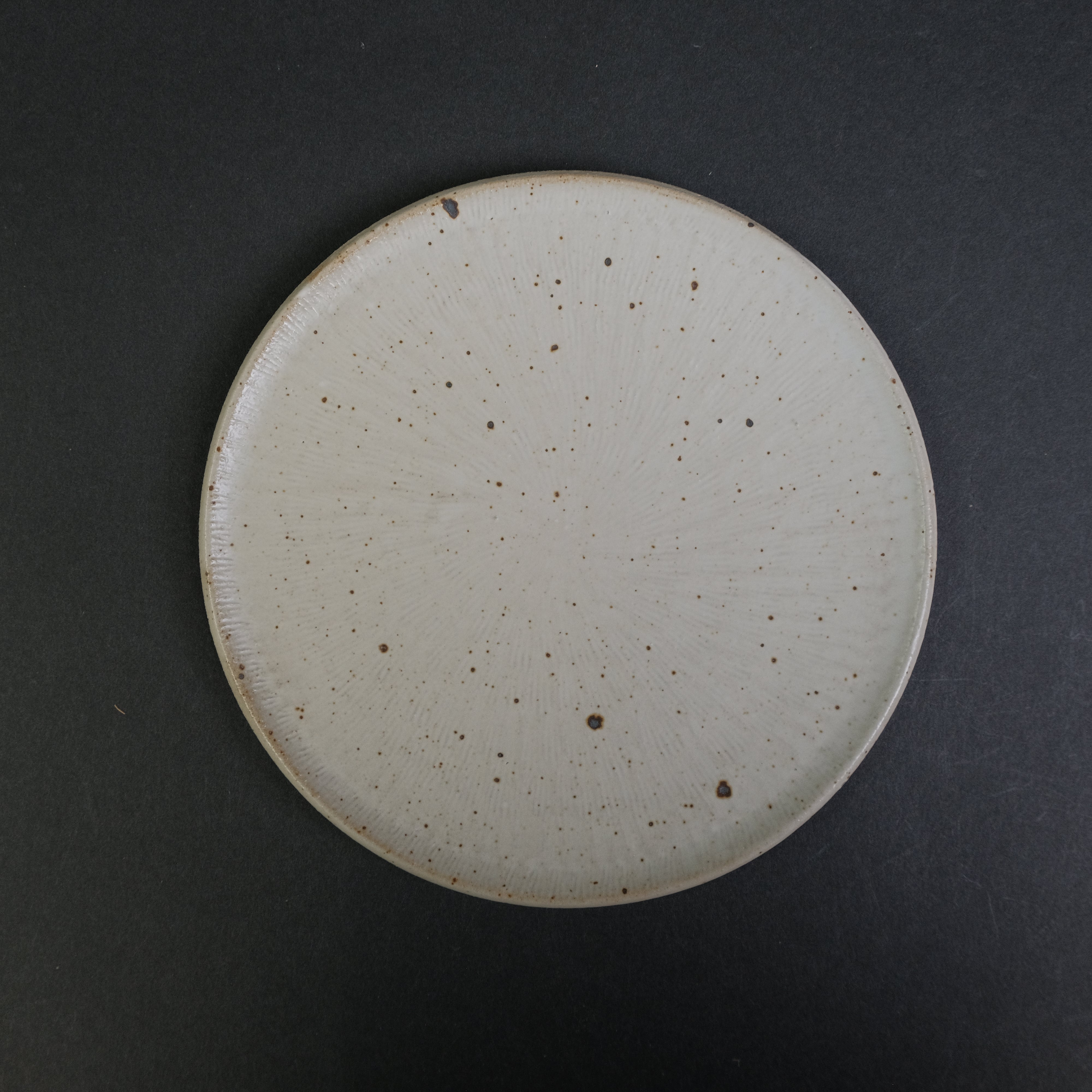 Komon Shinohara Flat Plate Kirikabu W - Japanese Ceramic Dinner Plate for Sushi, Appetizers & Desserts - Elegant Tableware for Home Dining & Restaurant Use