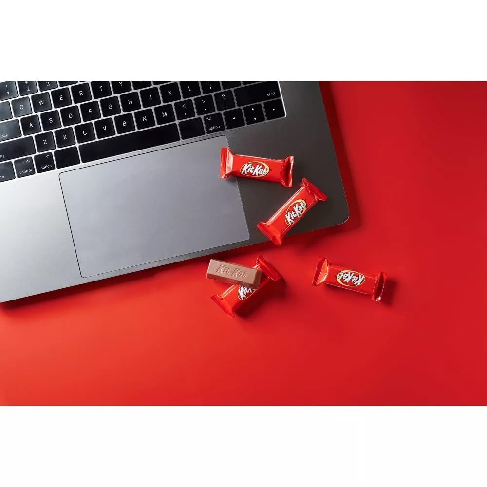 KitKat Miniatures Bulk Candy - 1.5lb (Approx 45 Pieces) Individually Wrapped Milk Chocolate Crisp Wafers - Perfect for Halloween, Christmas, Birthday Parties, Office Snacks & Pinata Fillers - Delicious Chocolate Treat for Kids & Adults