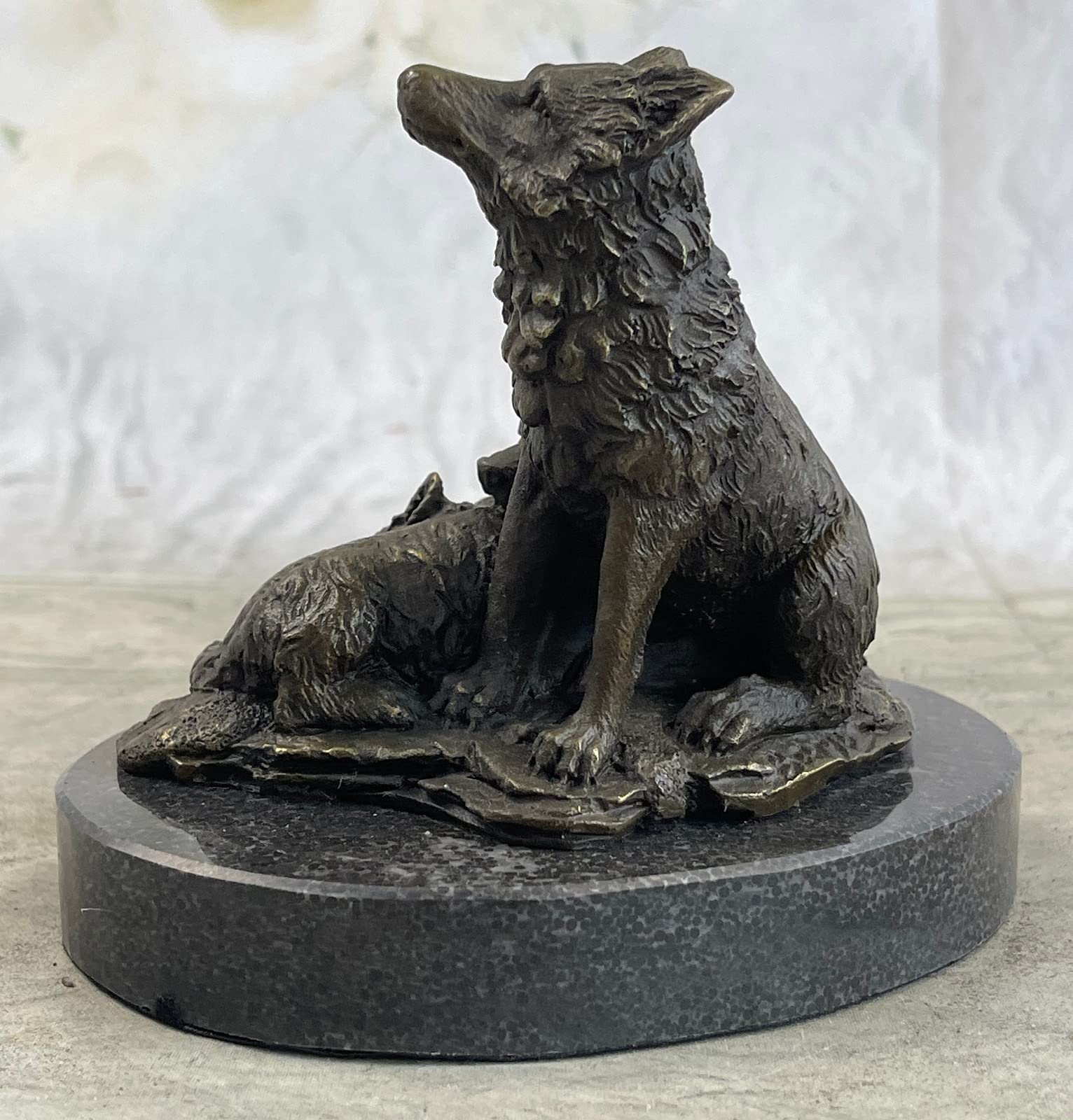 Howl of the Wild Wolf Cast Bronze Garden Statue - European Design Outdoor Decor for Patio, Yard & Garden Landscaping