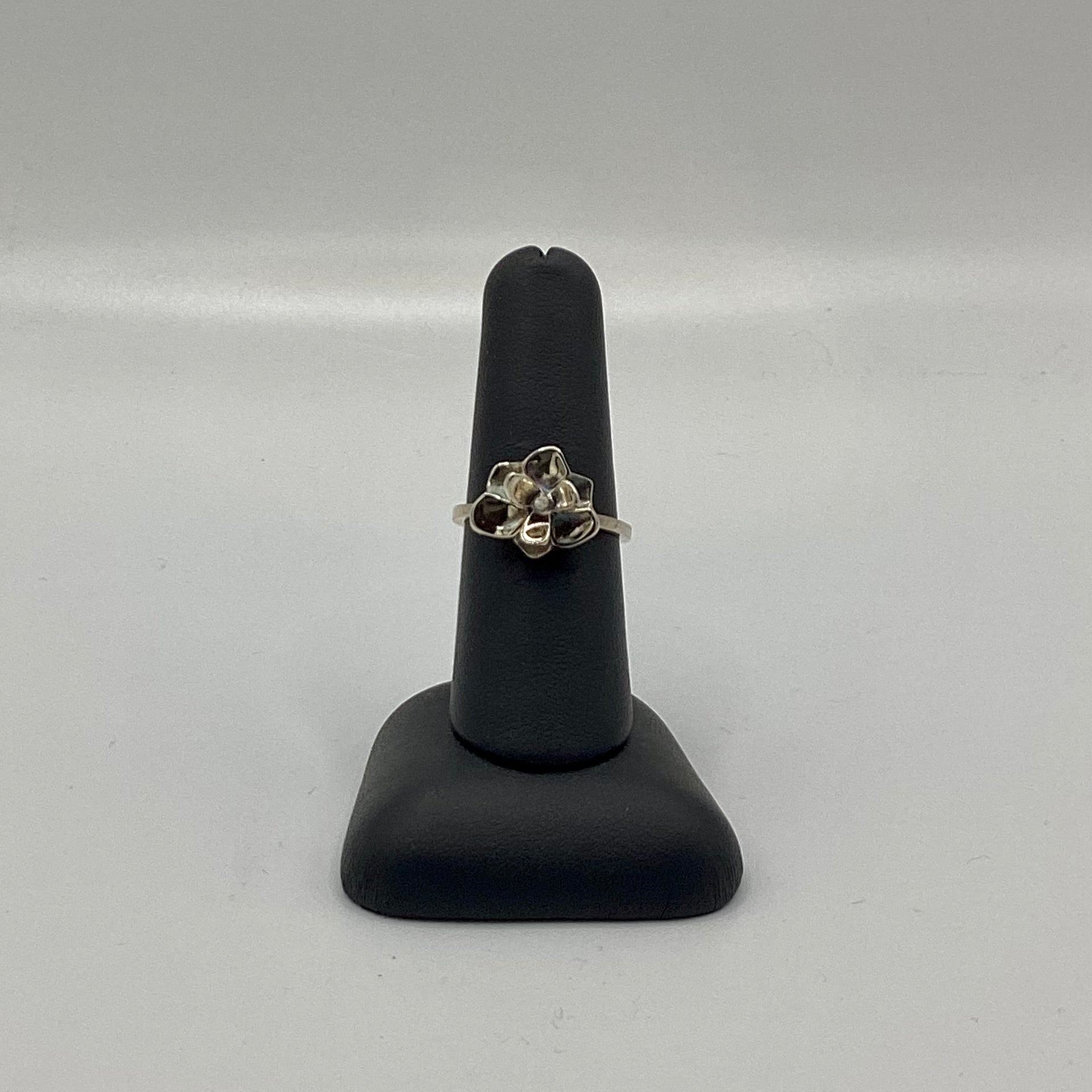 Small Magnolia Ring - Dainty Floral Jewelry for Women - Perfect for Weddings, Anniversaries & Everyday Elegance